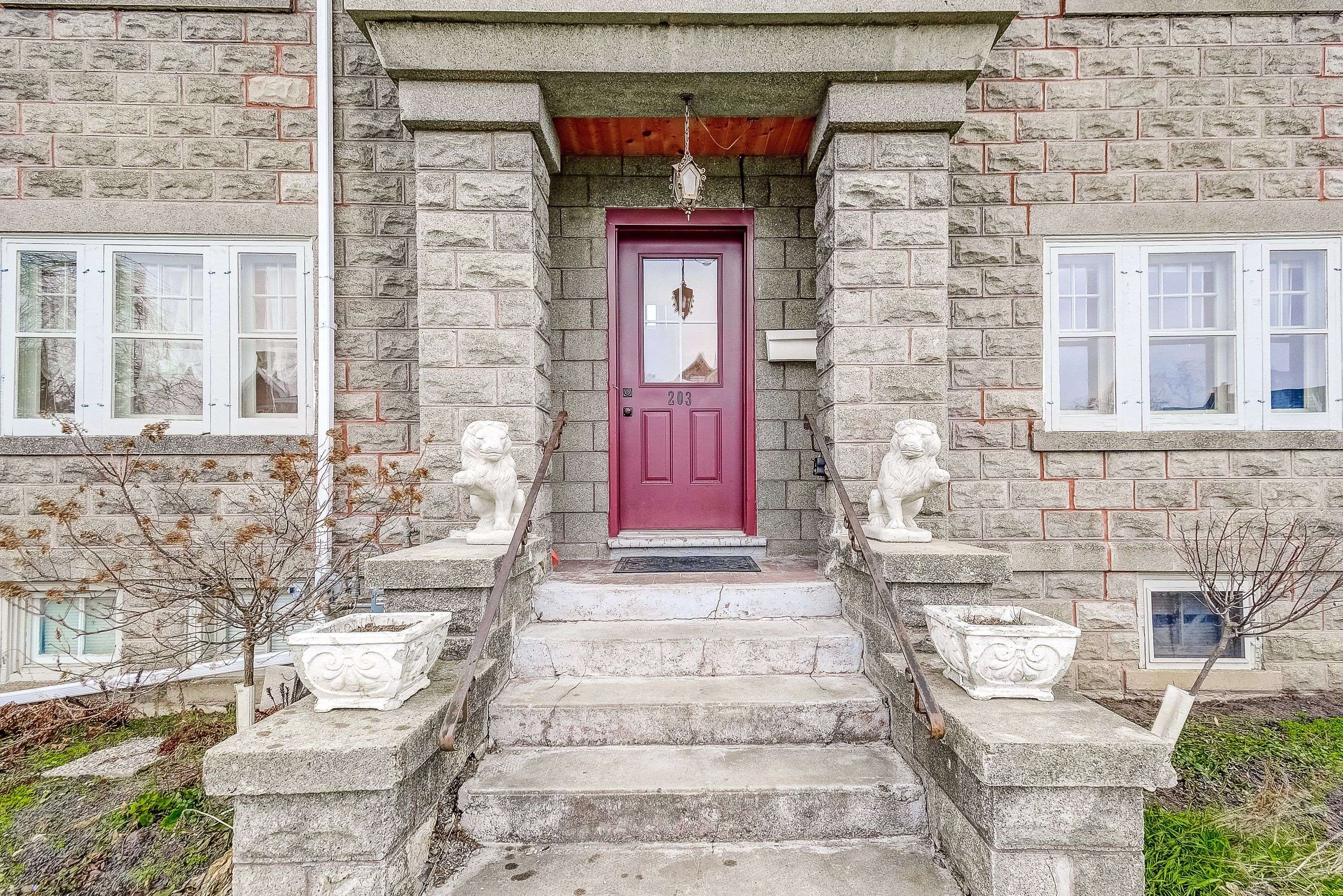 Haldimand, ON N1A 1S8,203 Broad ST W