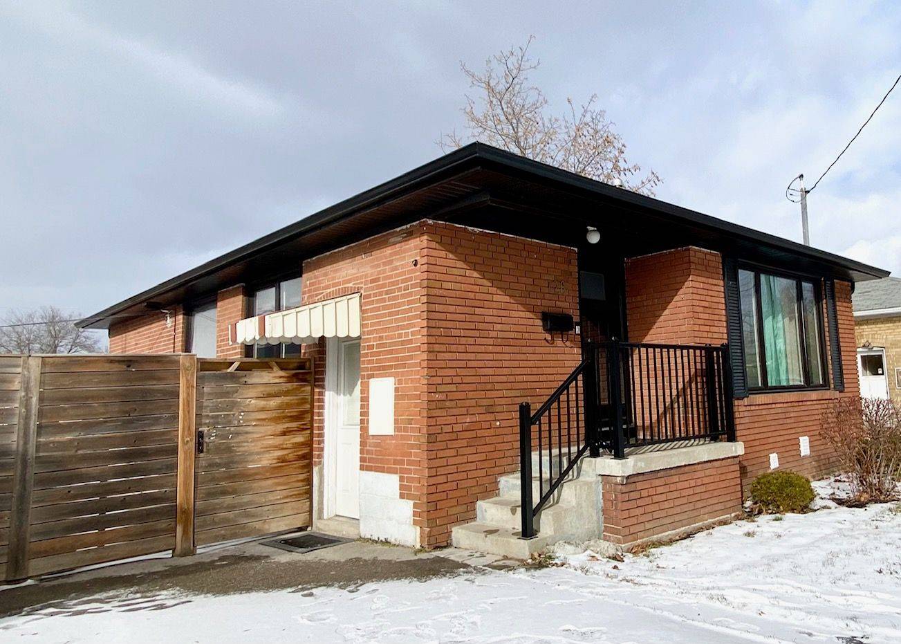 Toronto E04, ON M1K 1G5,728 Danforth RD #Lwr