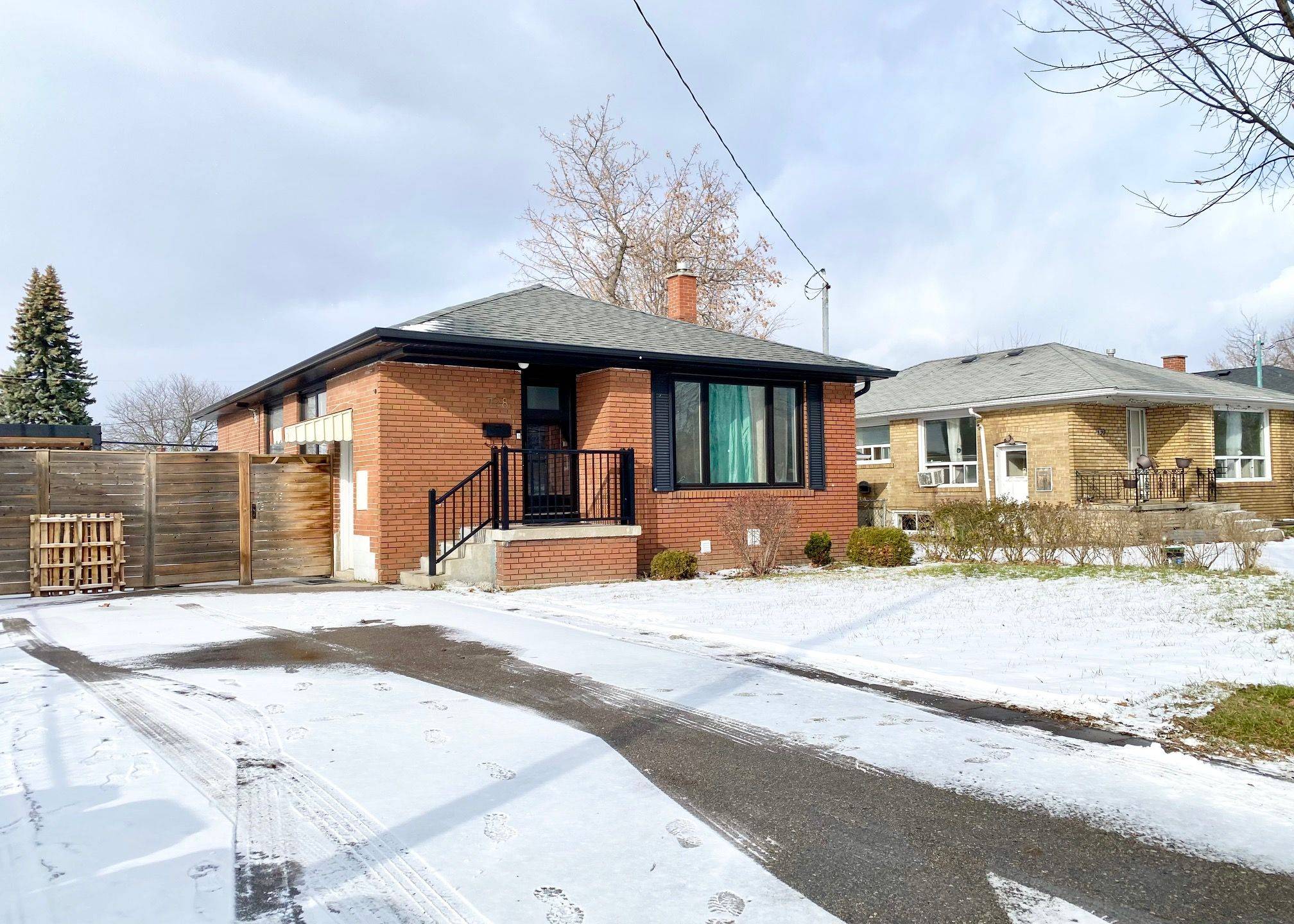 Toronto E04, ON M1K 1G5,728 Danforth RD #Lwr