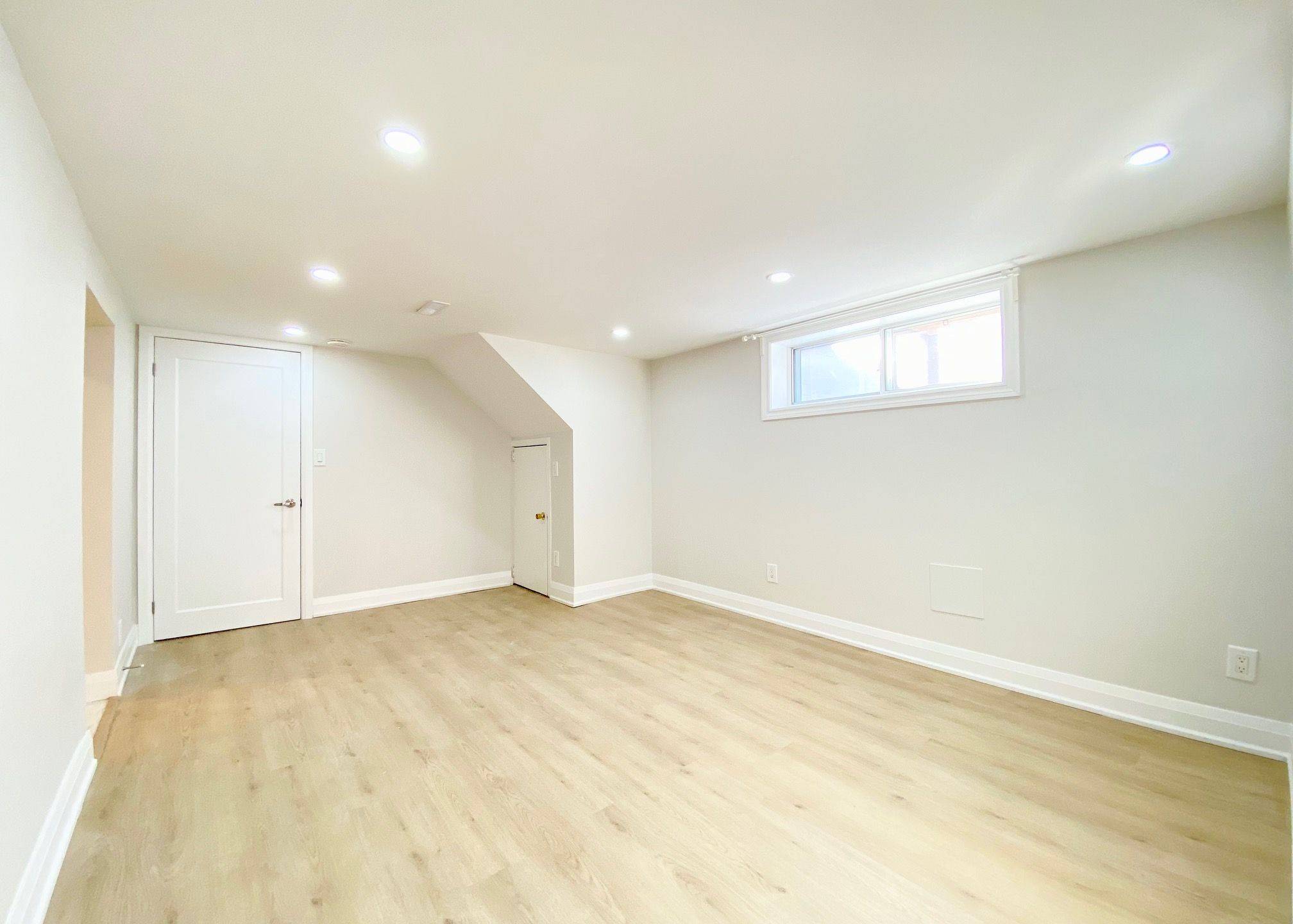 Toronto E04, ON M1K 1G5,728 Danforth RD #Lwr