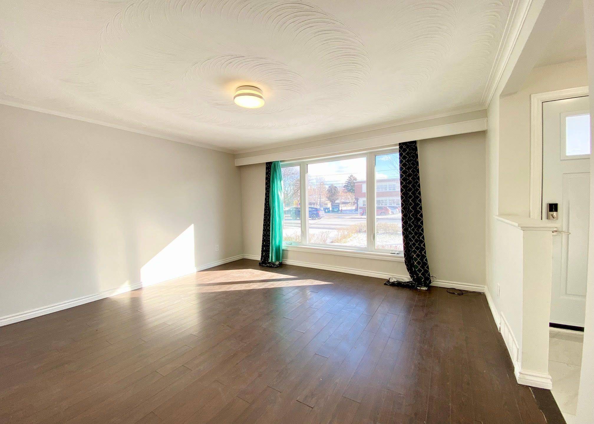 Toronto E04, ON M1K 1G5,728 Danforth RD #Main