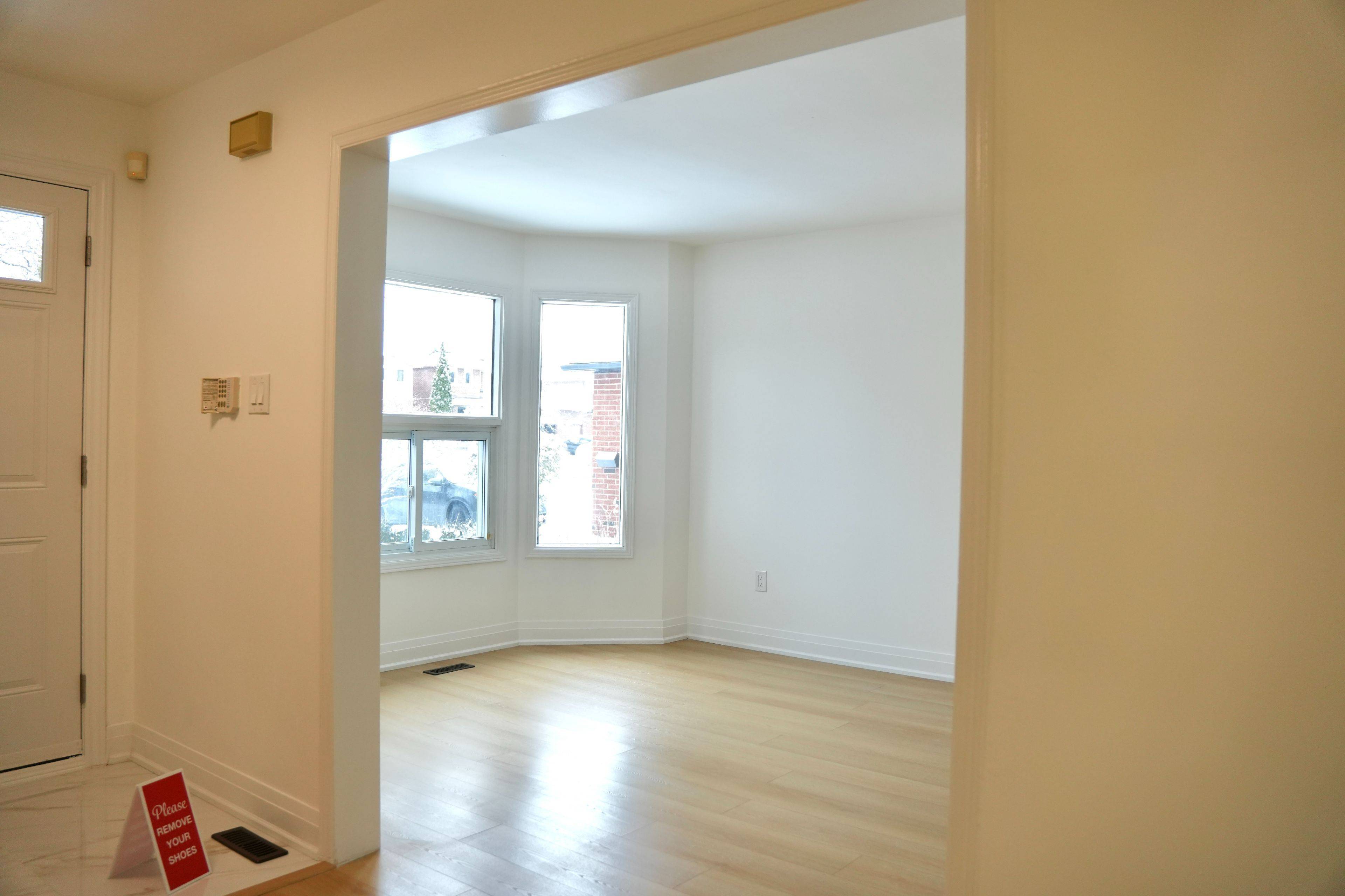 Toronto E10, ON M1C 1H6,3700 Ellesmere RD