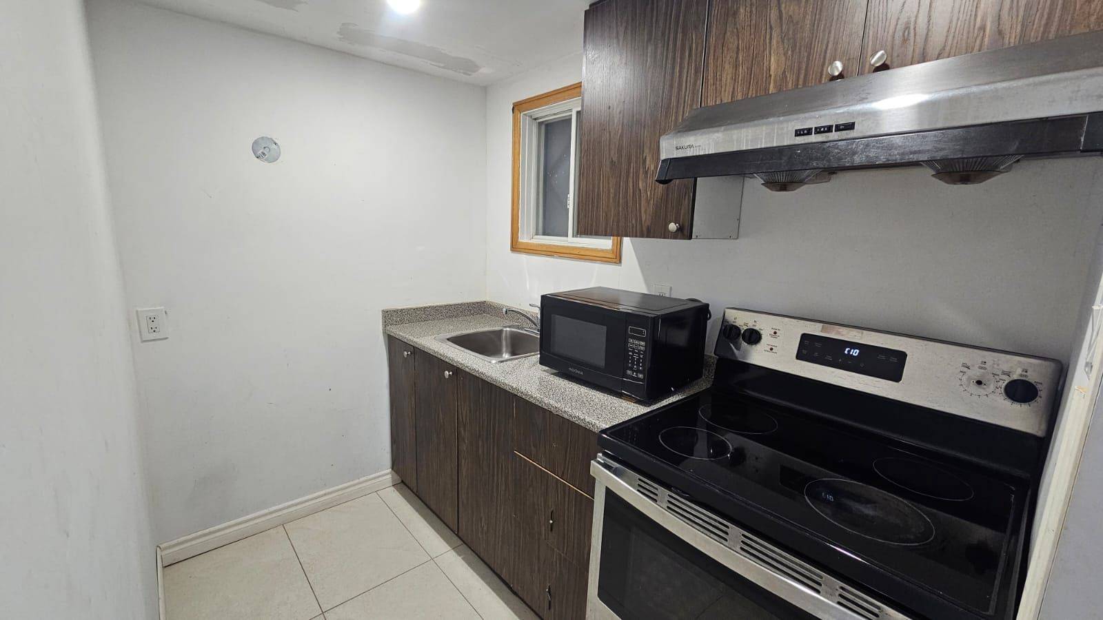 Toronto E04, ON M1R 1L7,110 Wexford BLVD #B