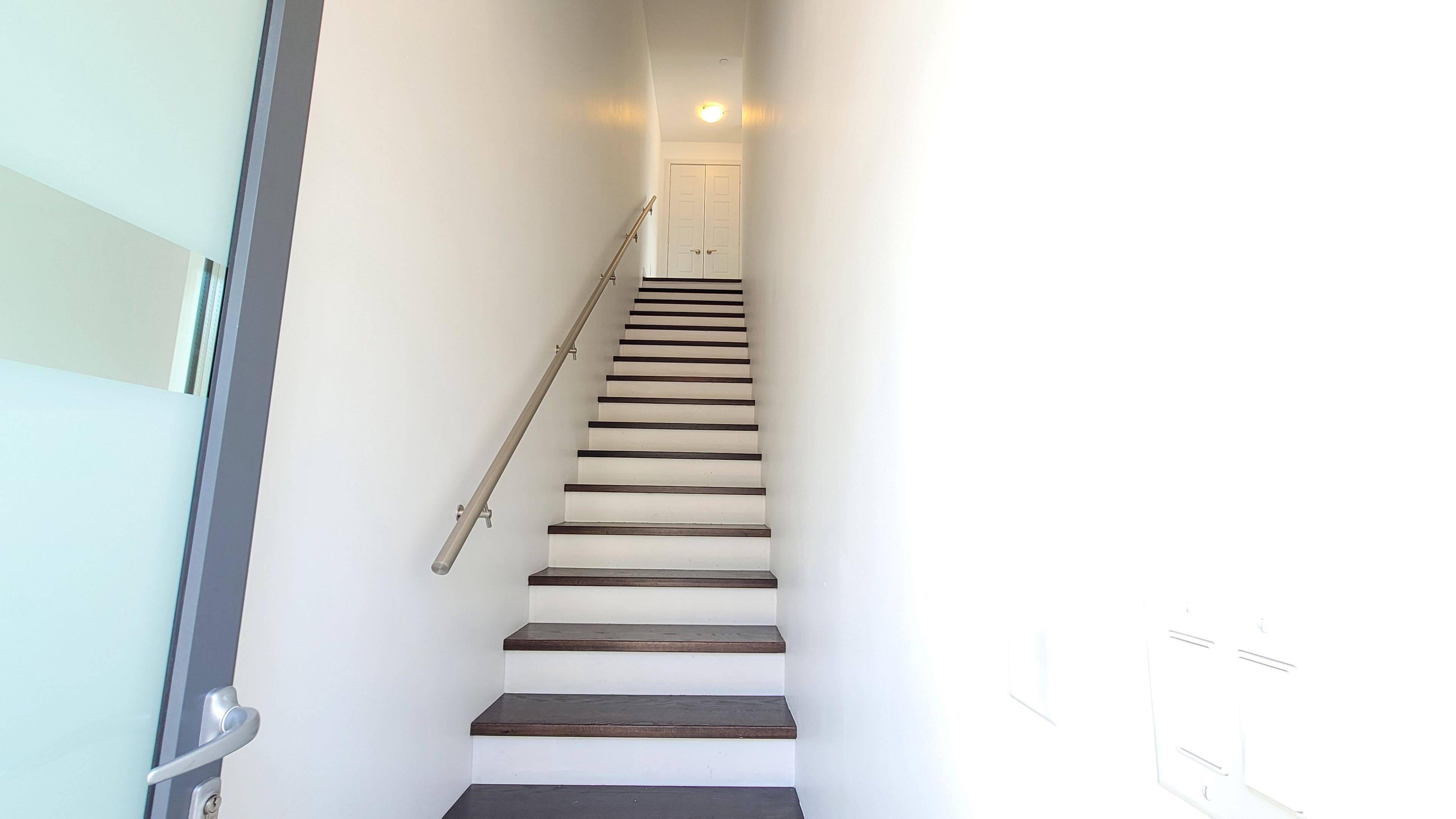 Innisfil, ON L9S 0M2,275 Broward WAY #64