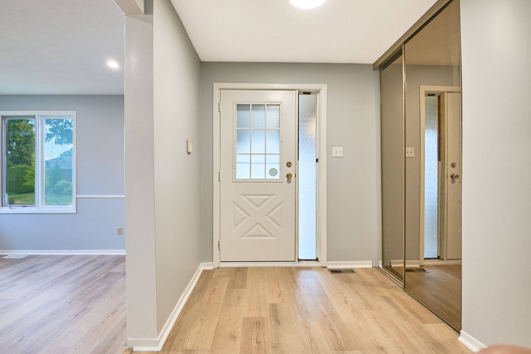 Kanata, ON K2L 2M3,20 Thiessen CRES