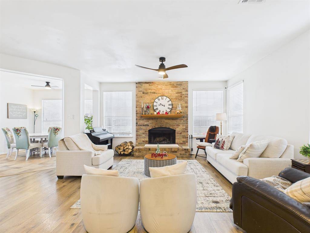 Desoto, TX 75115,821 Woodridge Drive