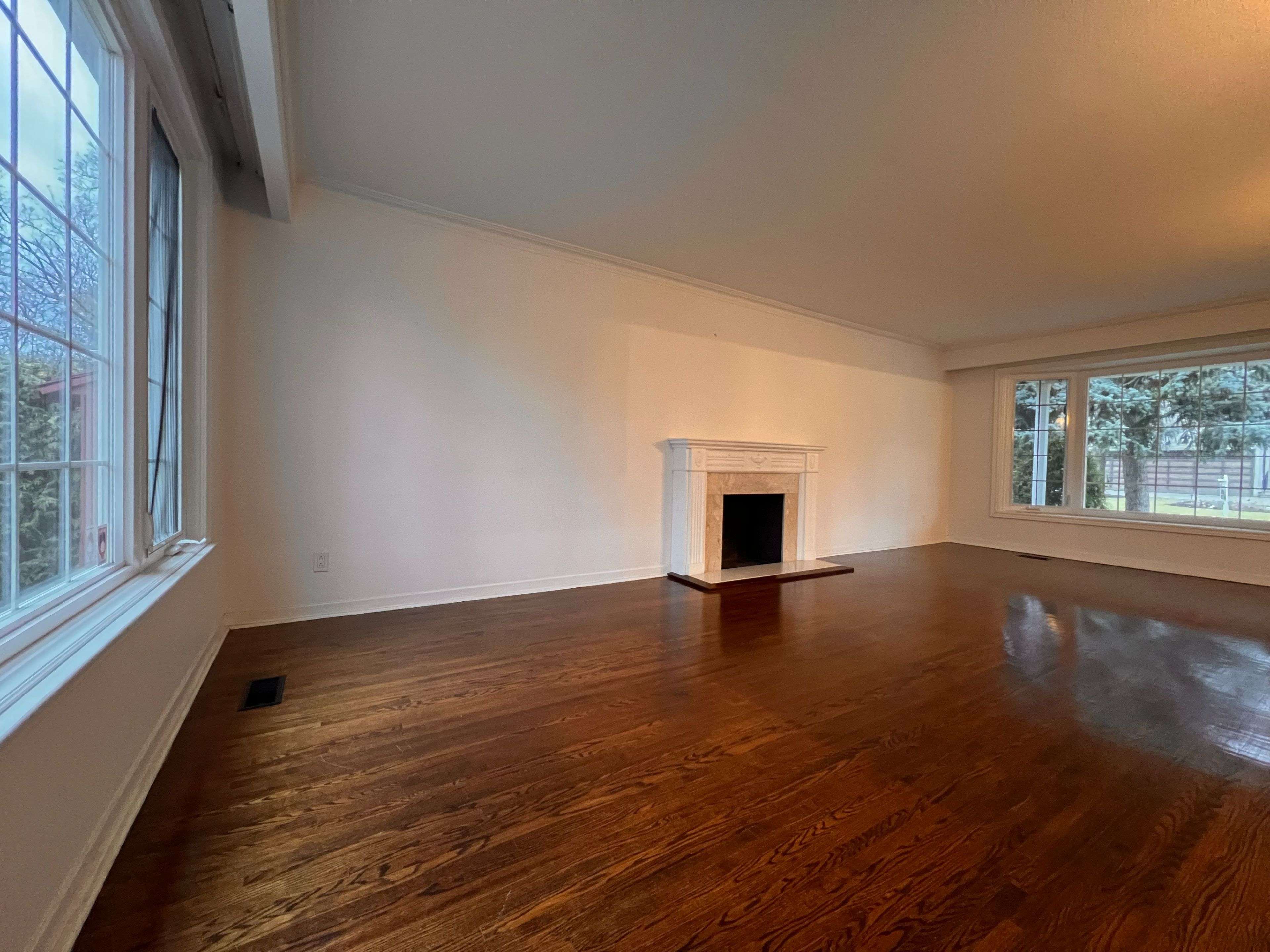 Toronto C12, ON M2P 1K7,93 Lord Seaton RD