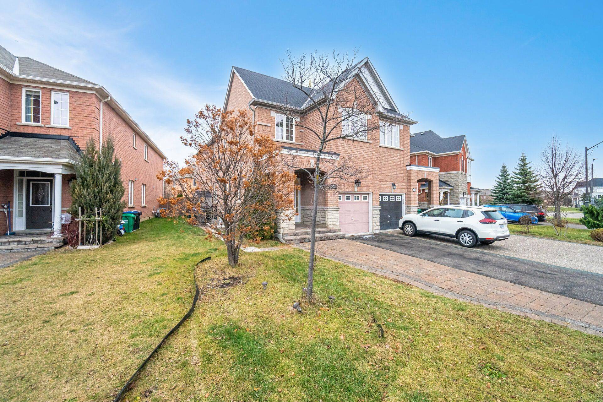 Mississauga, ON L5M 0L3,5099 Nestling GRV E