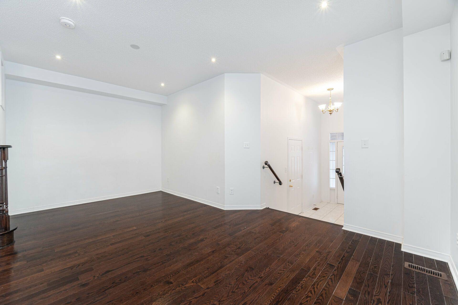 Mississauga, ON L5M 0L3,5099 Nestling GRV E