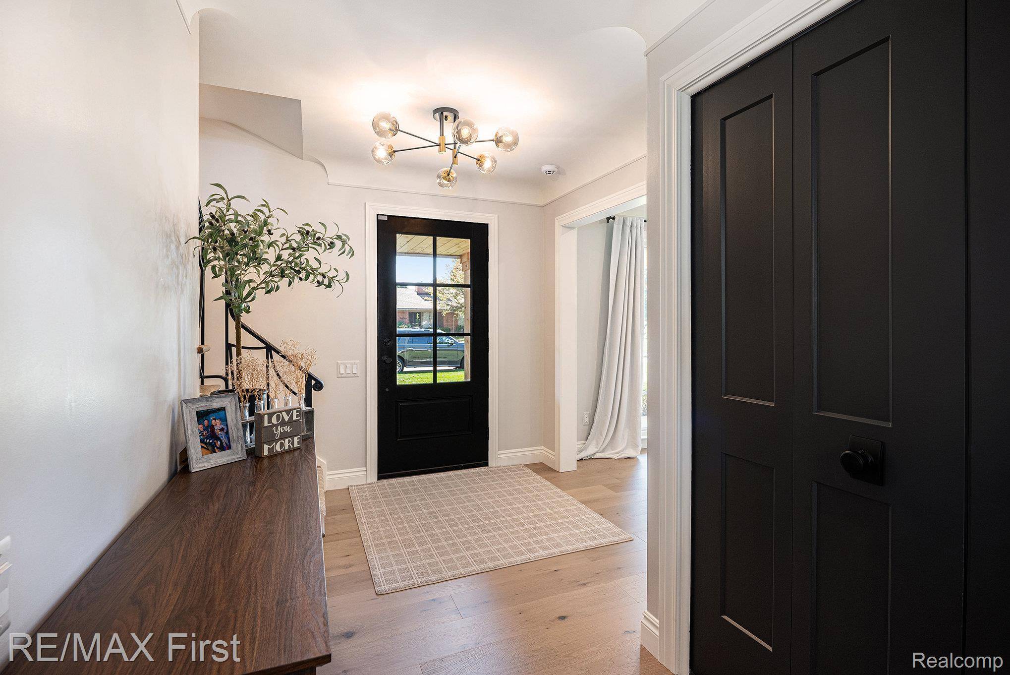 Grosse Pointe Shores, MI 48236,34 Putnam PL