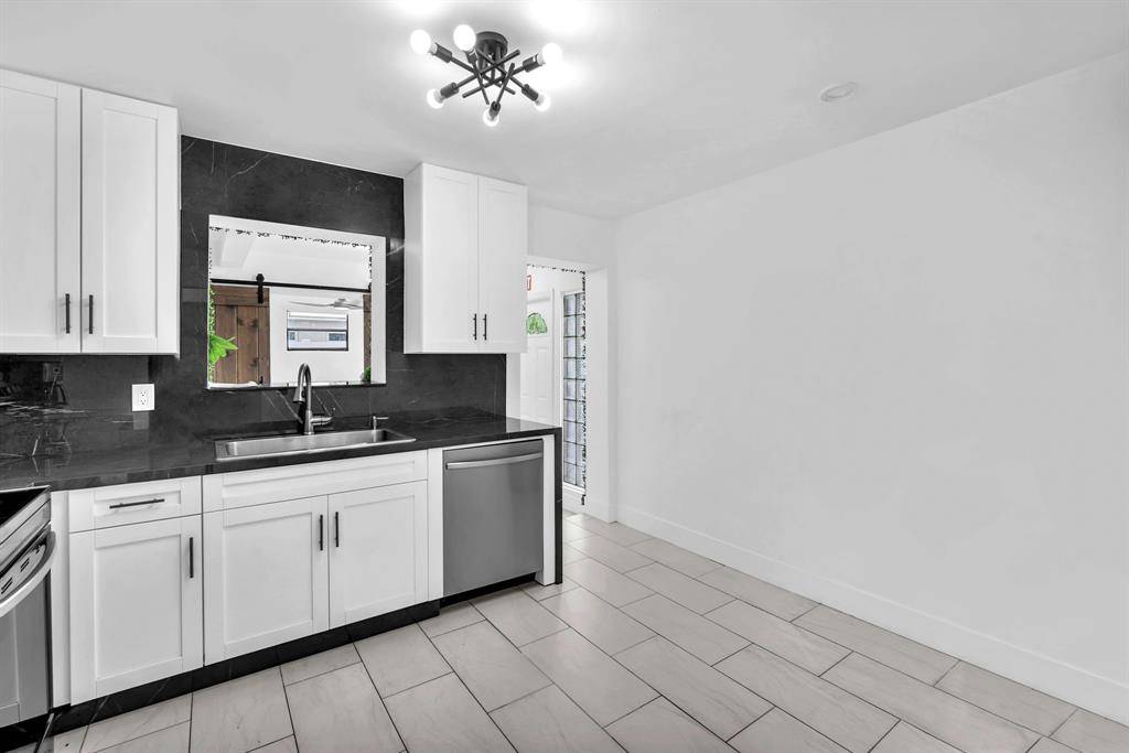 Hollywood, FL 33024,6630 Cody St