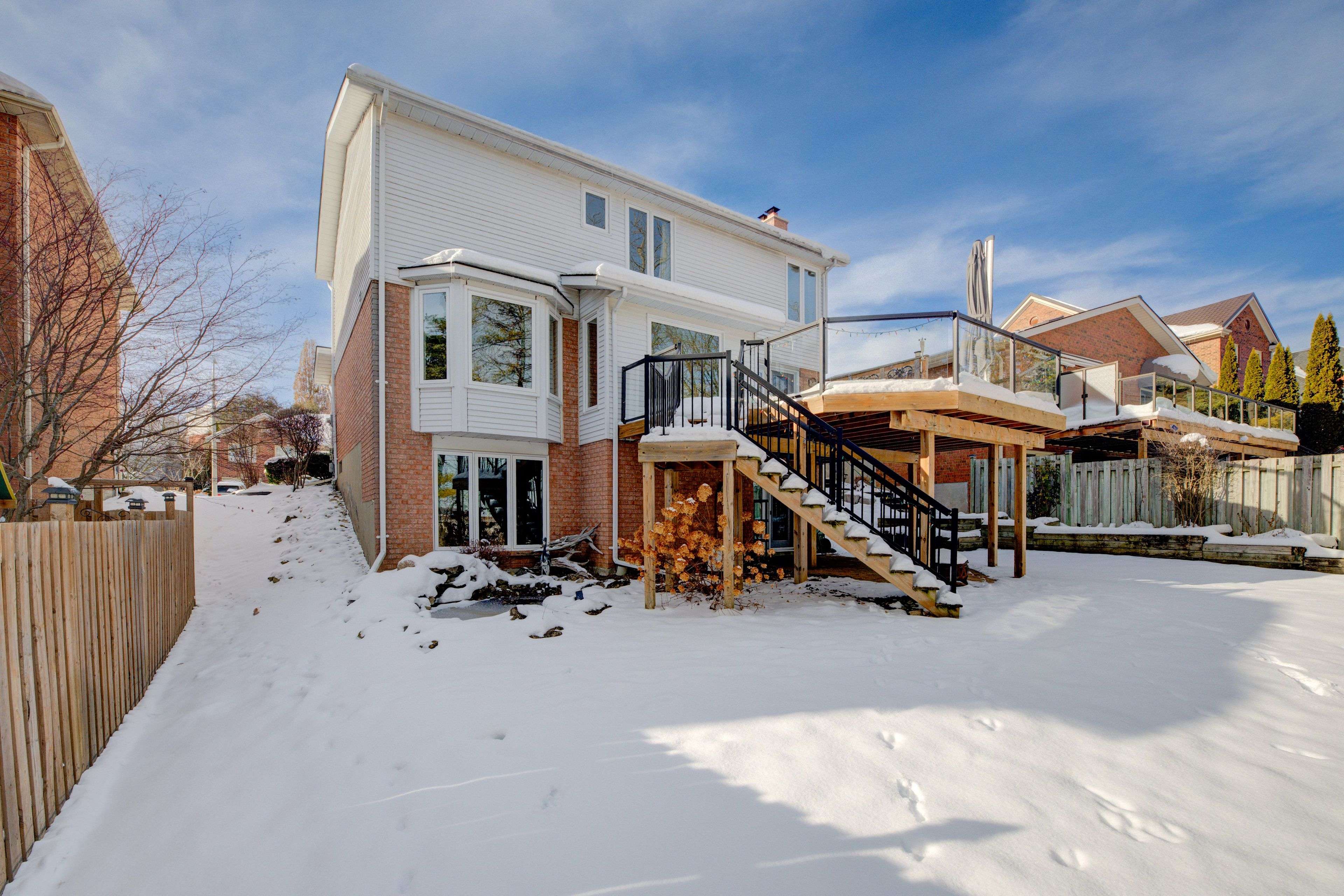 Kitchener, ON N2A 3G9,33 Tinatawa CT