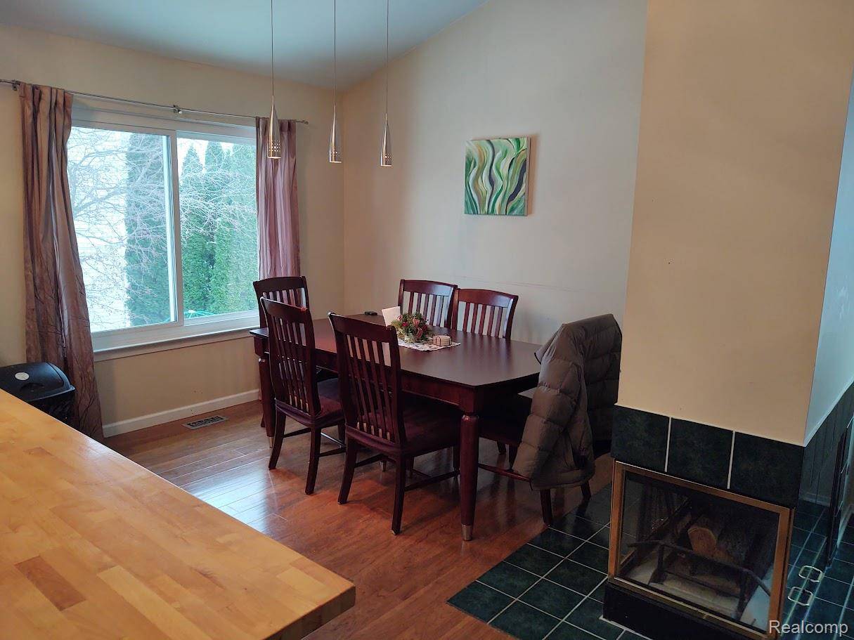 Wixom, MI 48393,1432 Pond View CT