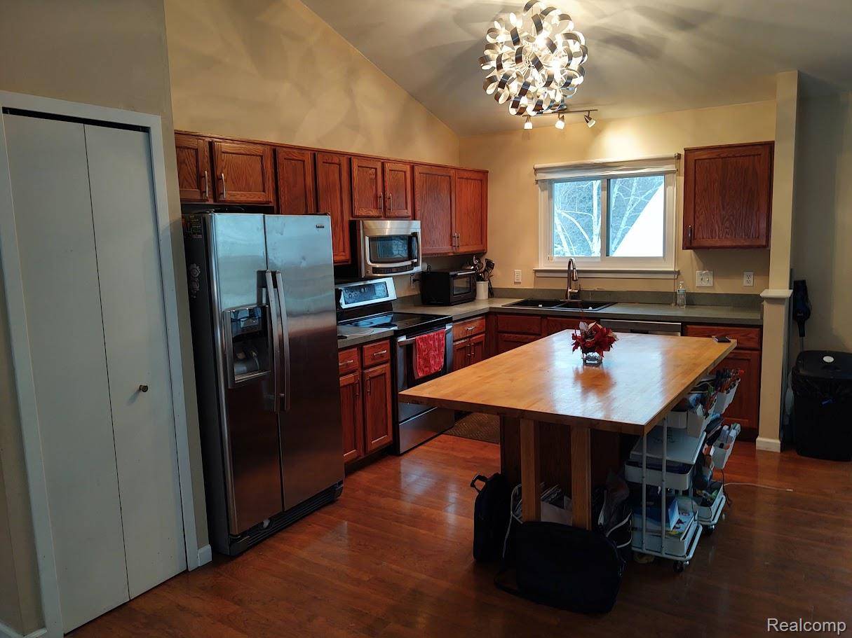 Wixom, MI 48393,1432 Pond View CT