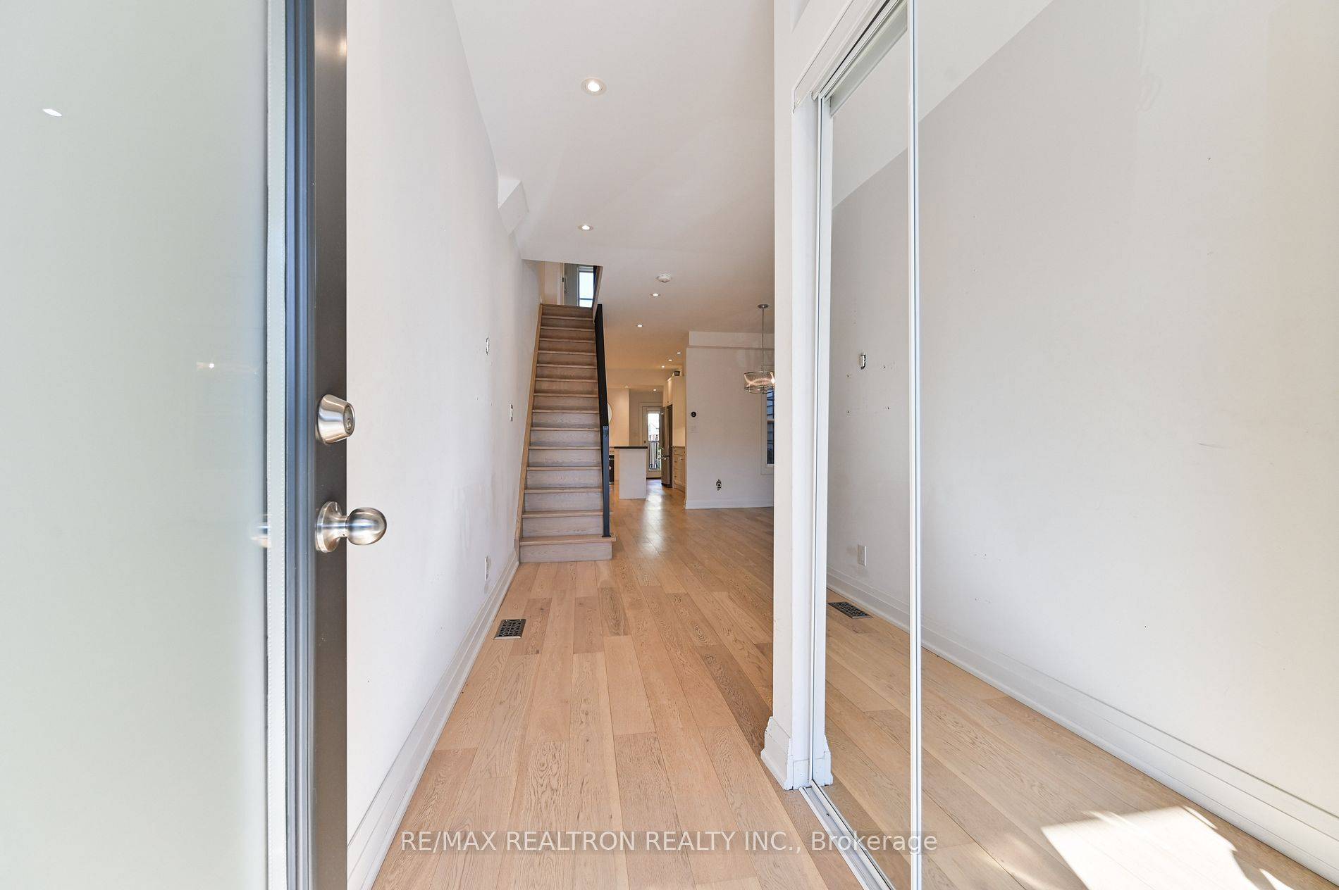 Toronto C01, ON M6K 1S4,14 Marshall ST