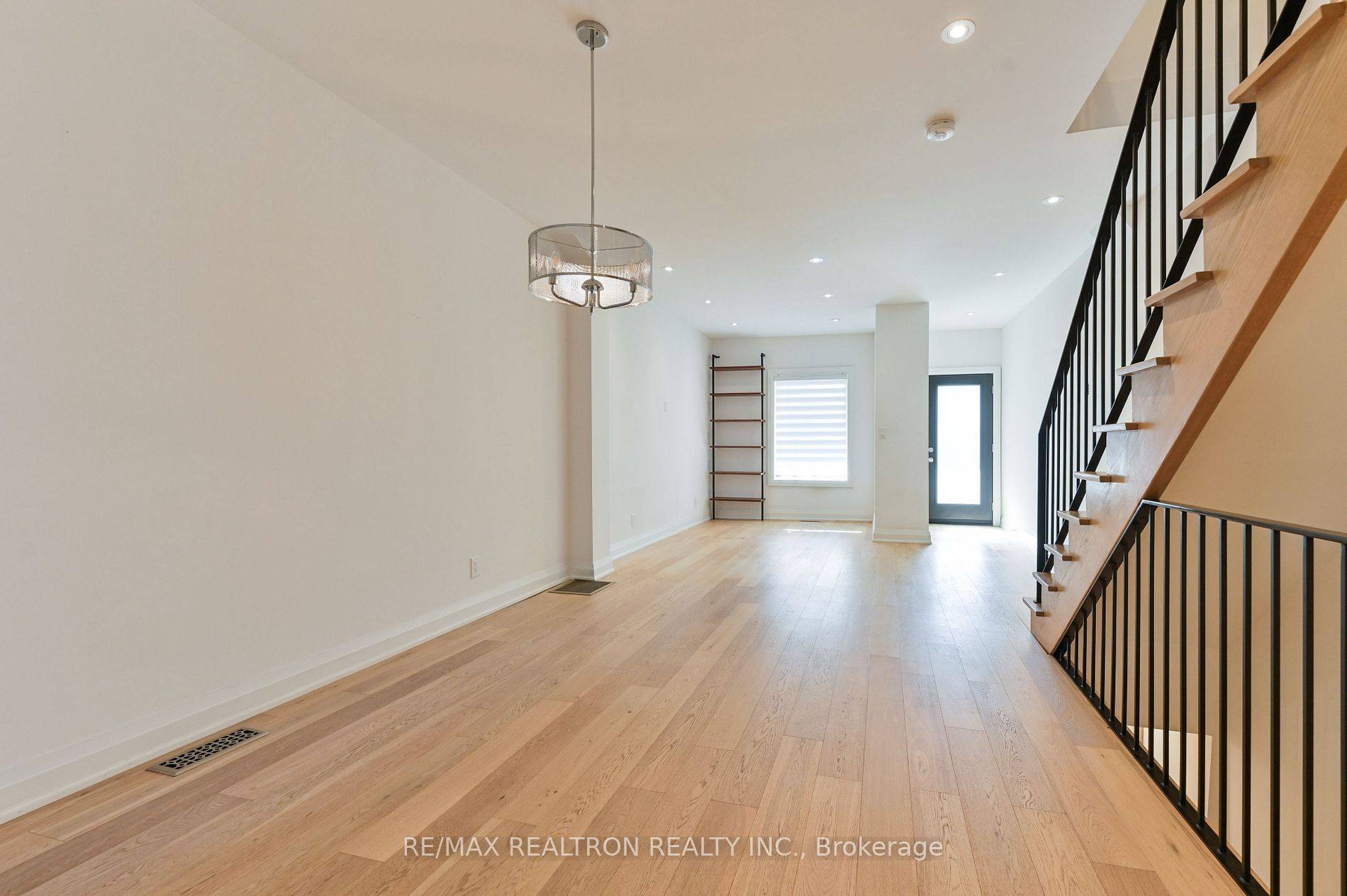 Toronto C01, ON M6K 1S4,14 Marshall ST