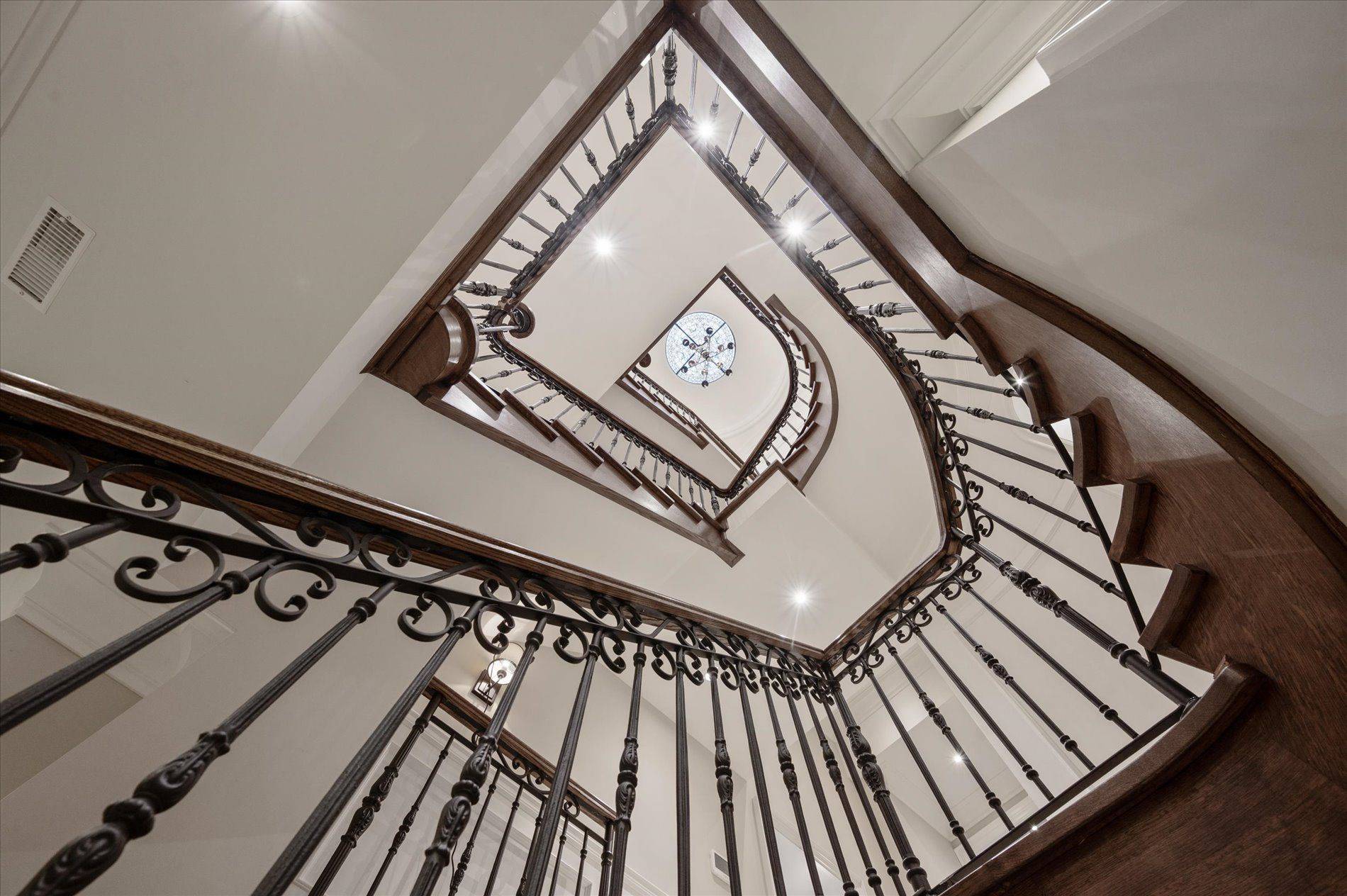 Toronto C12, ON M2P 1J1,26 Danville DR