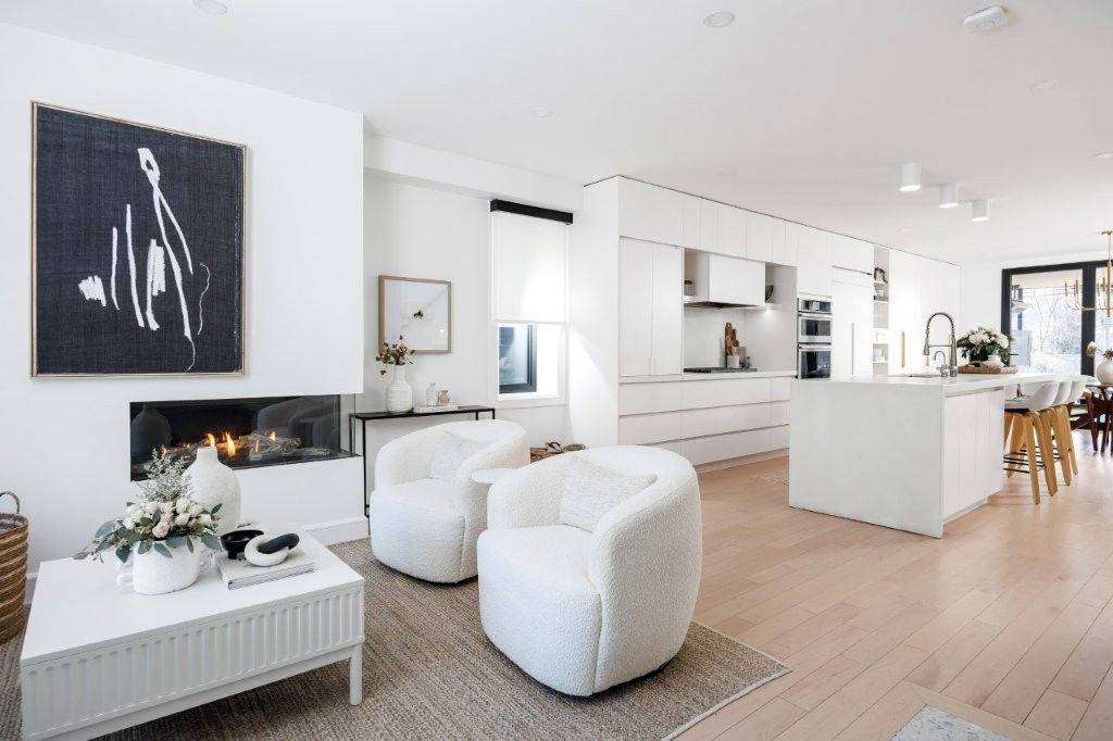 Toronto W02, ON M6P 2X6,424 Clendenan AVE