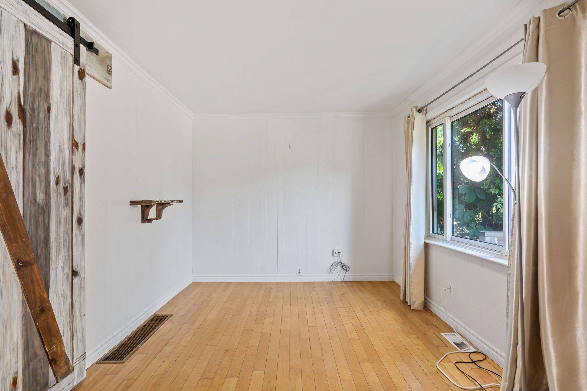 London South, ON N5Z 3L5,189 Emerson AVE