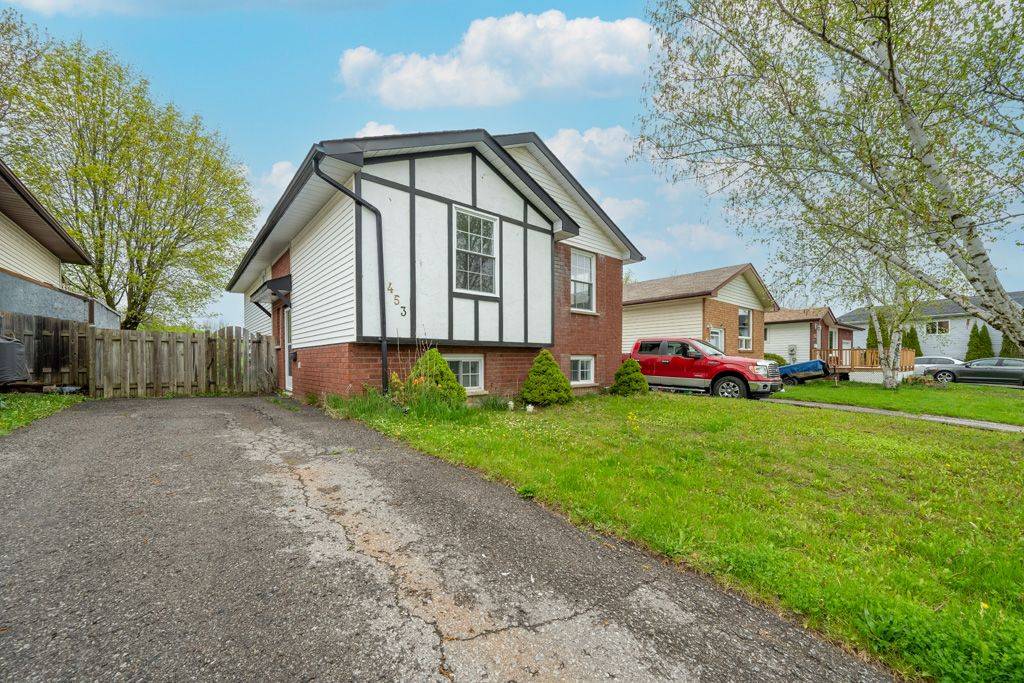 Peterborough, ON K9J 8L3,453 Crystal DR #Upper