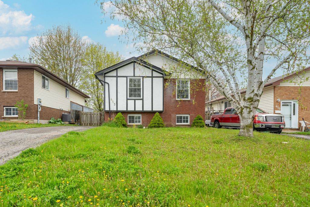 Peterborough, ON K9J 8L3,453 Crystal DR #Upper