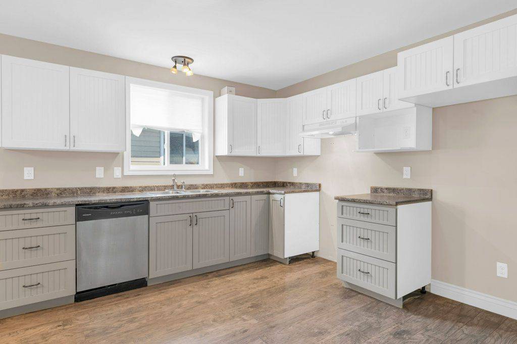 Quinte West, ON K8V 5L5,20 Terance ST