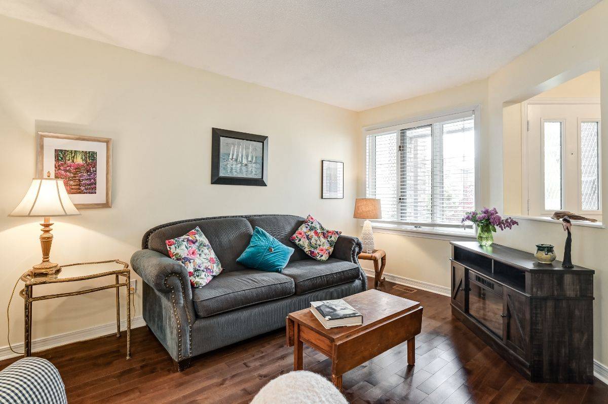 Hunt Club - South Keys And Area, ON K1G 5S3,83 Winnegreen CT