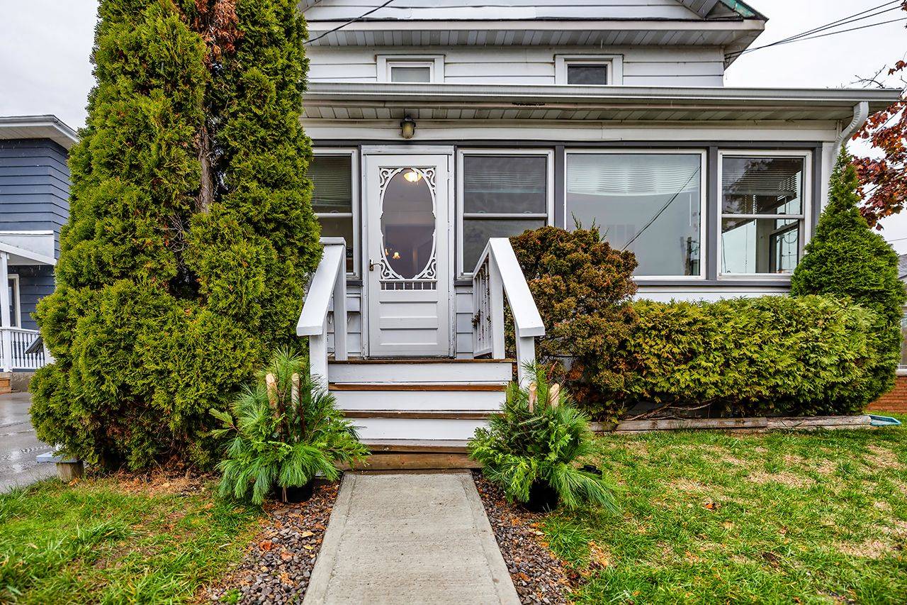 Quinte West, ON K8V 2R8,9 South Charles ST