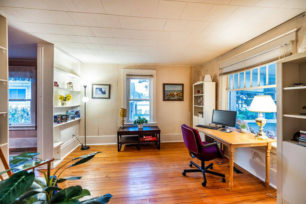 Quinte West, ON K8V 2R8,9 South Charles ST