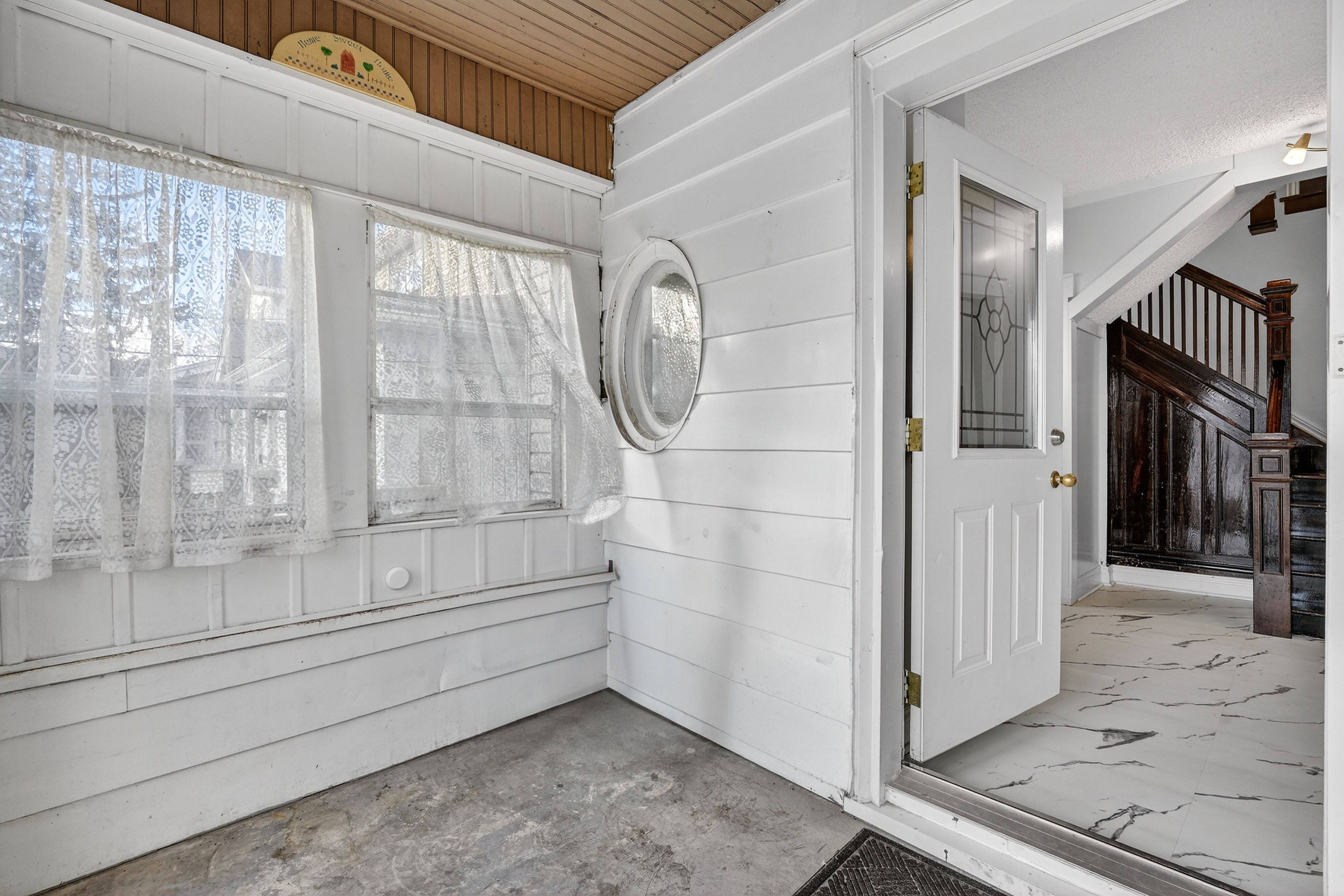 Niagara Falls, ON L2G 1Y5,6175 Barker ST