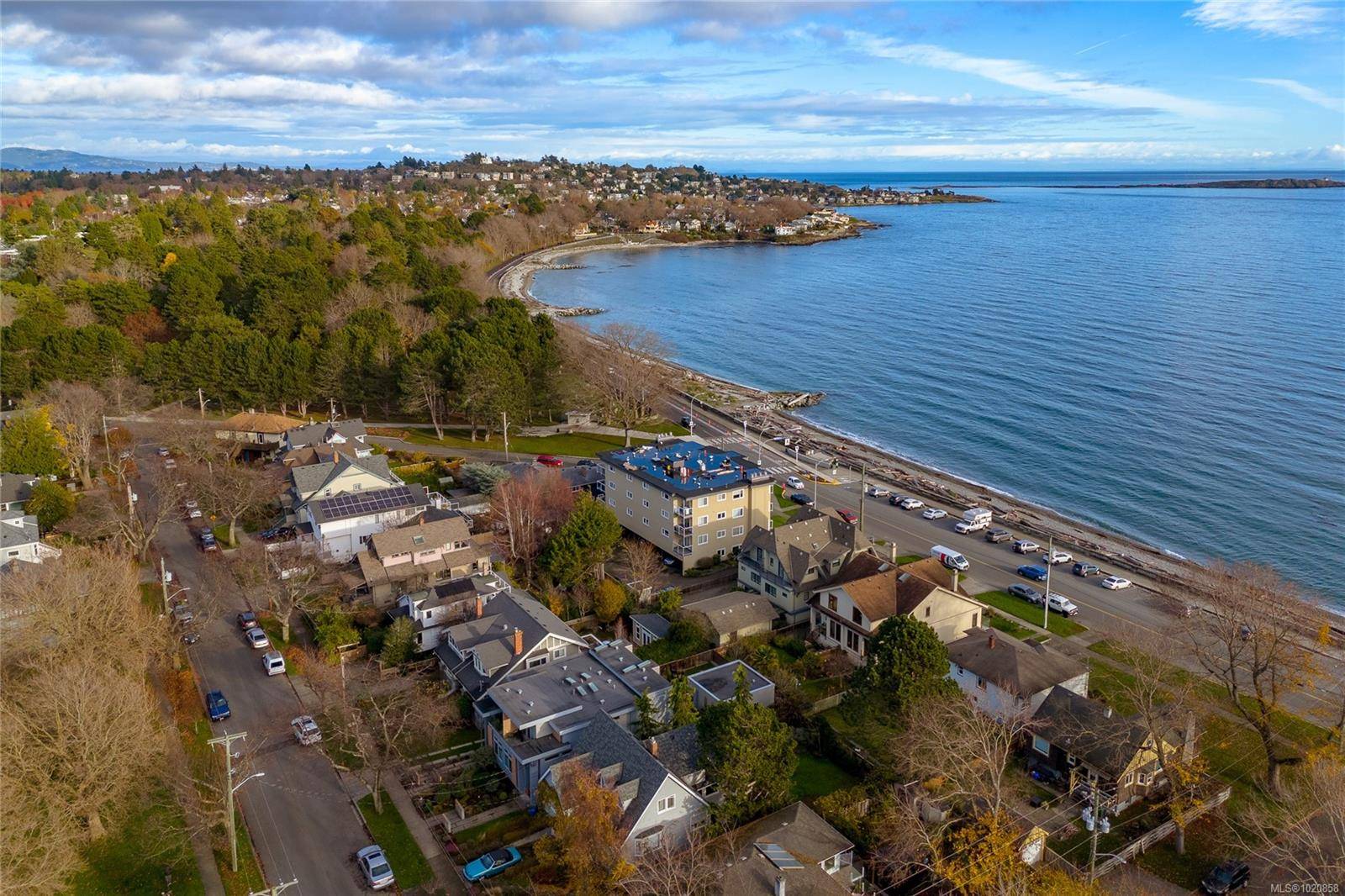 Victoria, BC V8S 1A3,1540 Dallas Rd #101