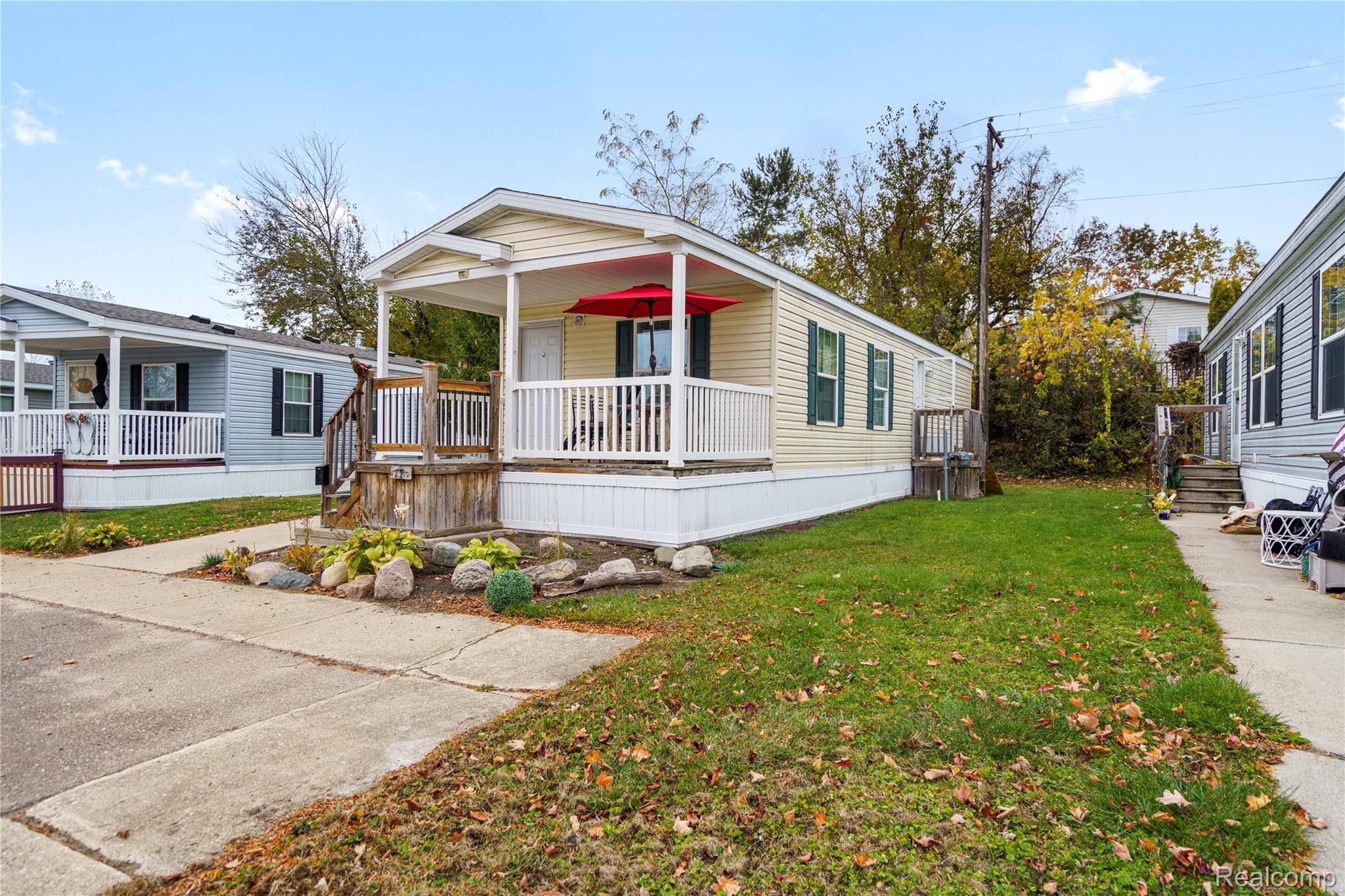 White Lake, MI 48386,75 Woodridge CT