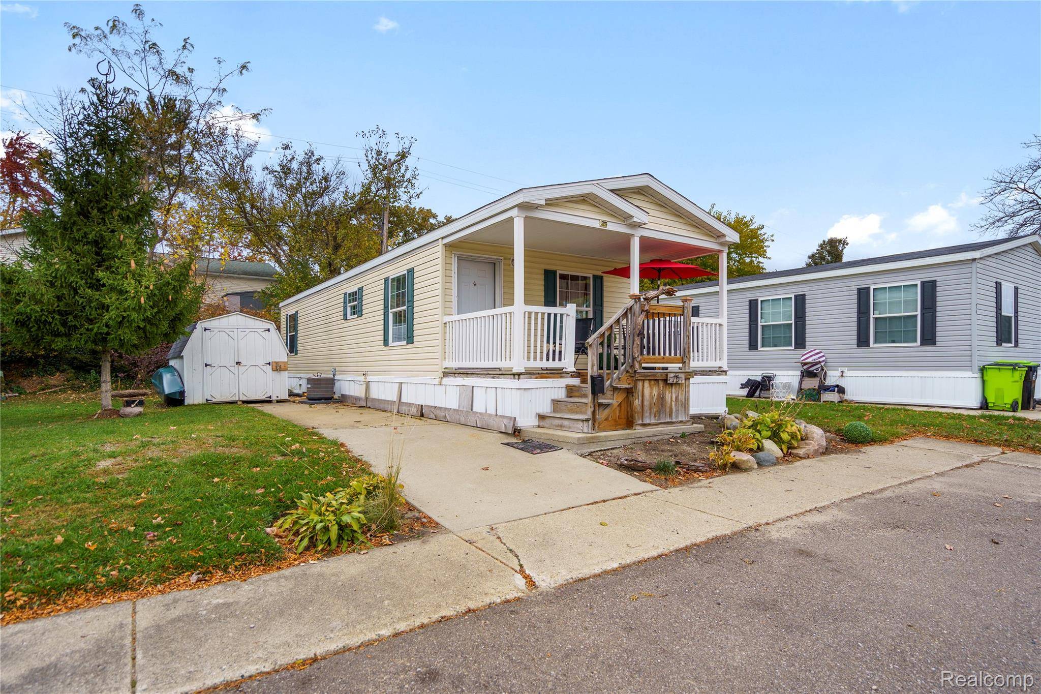 White Lake, MI 48386,75 Woodridge CT