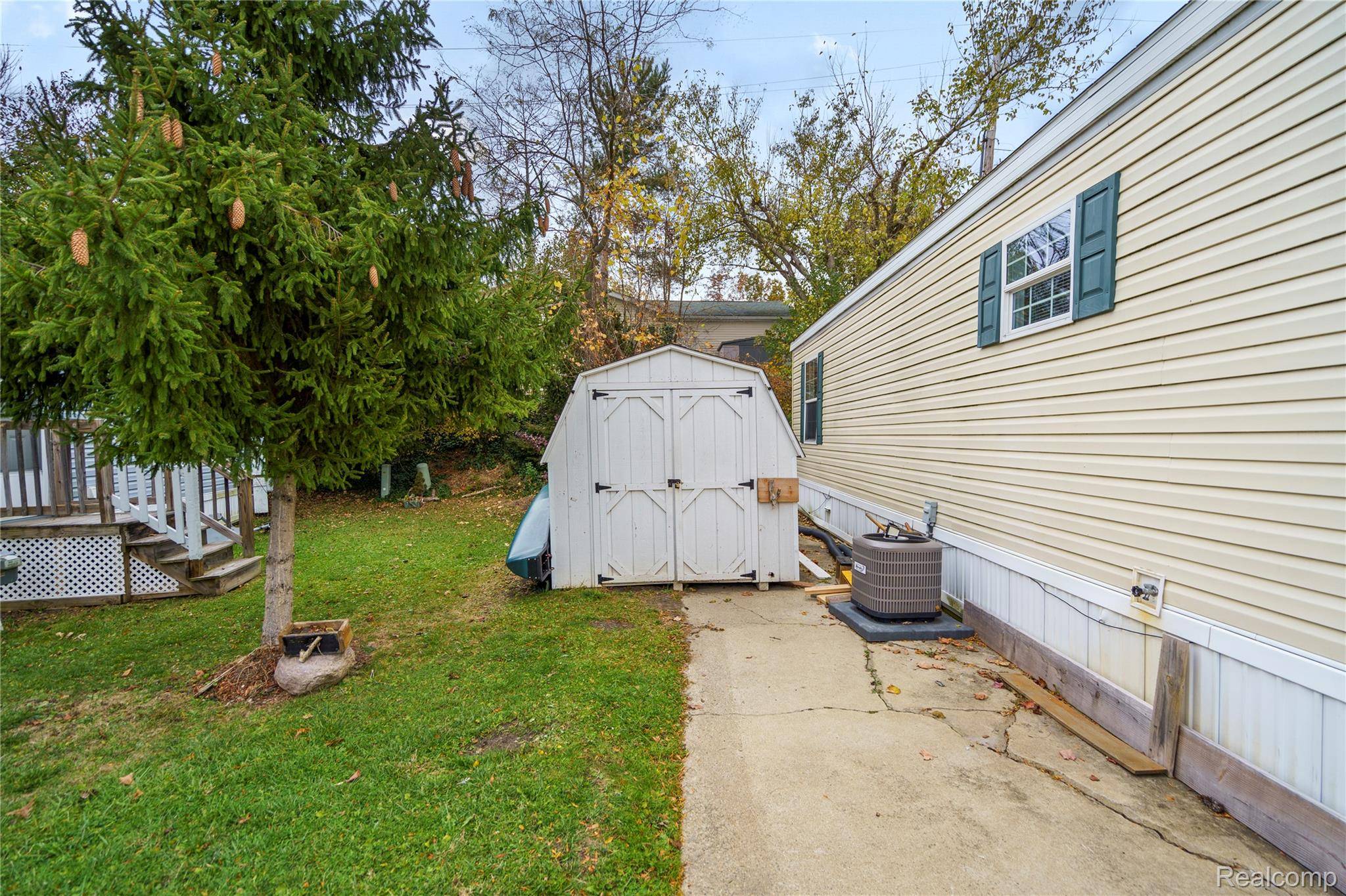 White Lake, MI 48386,75 Woodridge CT