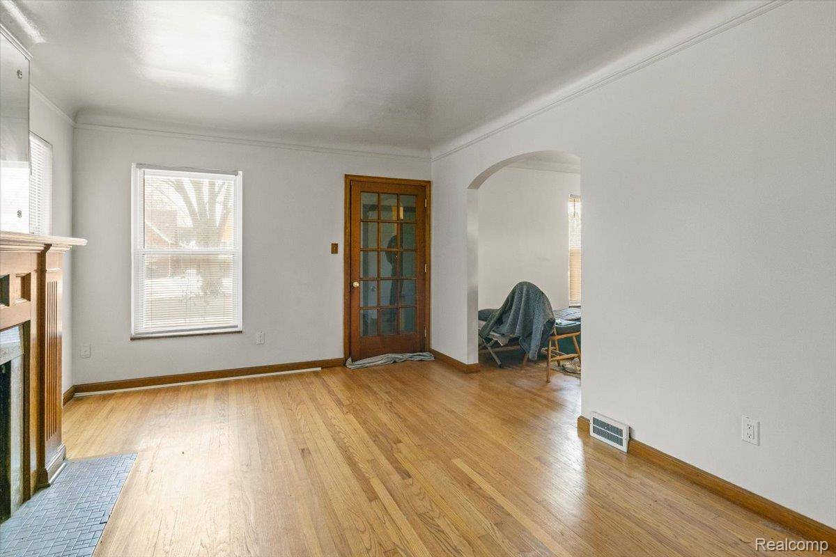 Detroit, MI 48205,15709 Collingham DR