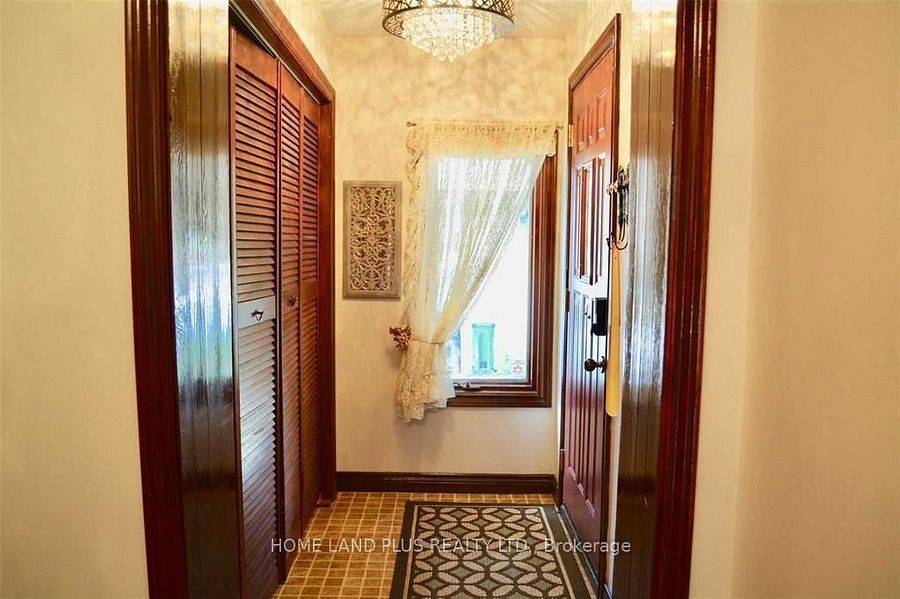 Toronto C10, ON M4S 1V1,521 Hillsdale AVE E