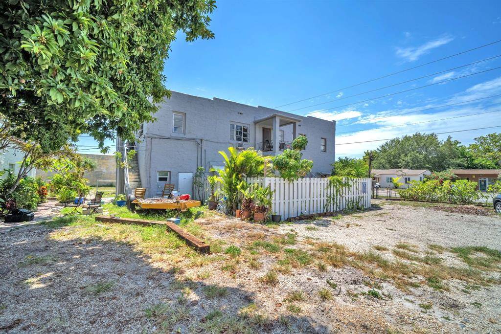 Hollywood, FL 33020,2135 Washington St