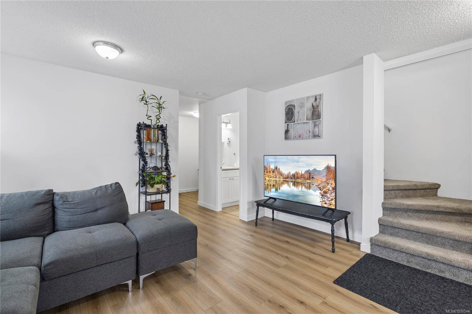 Nanaimo, BC V9R 5W4,438 Gail Pl #1