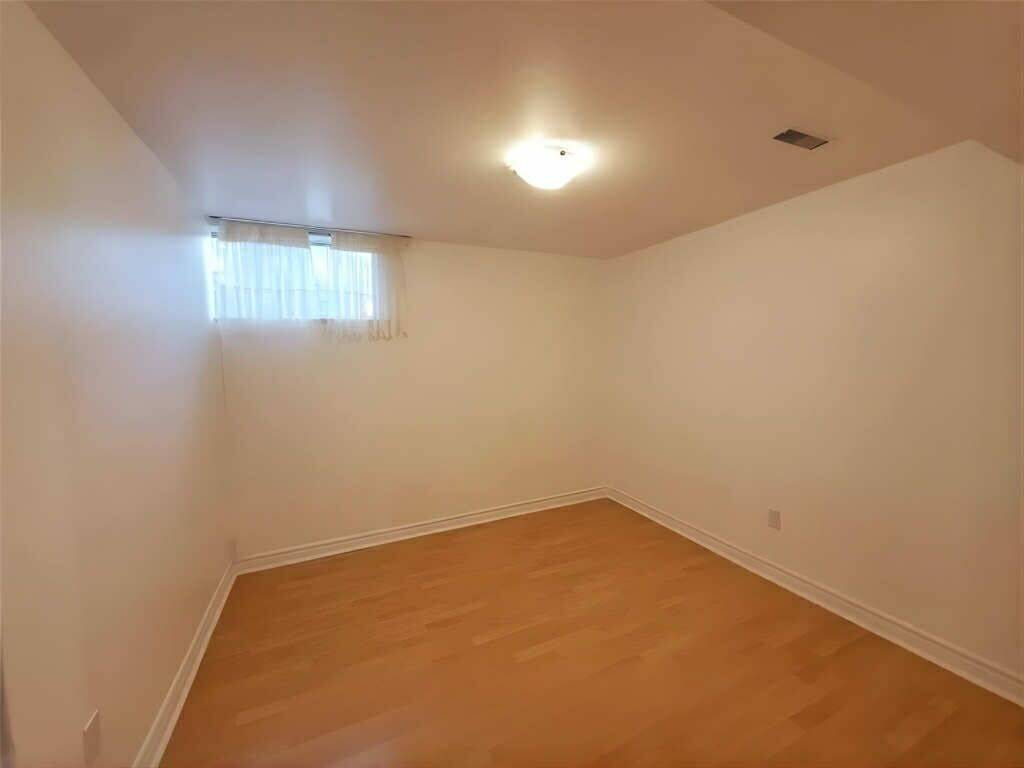 Toronto C15, ON M2H 2B2,75 Mcnicoll AVE #basement