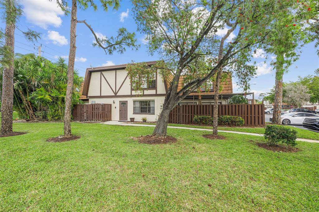 Royal Palm Beach, FL 33411,100 Weybridge Cir #D