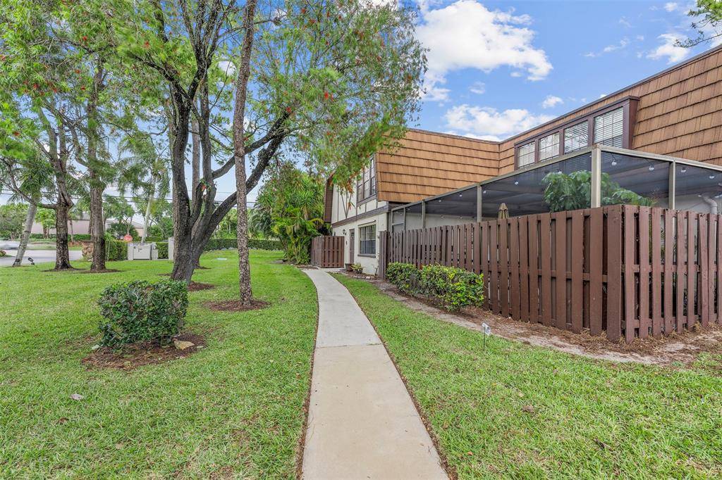 Royal Palm Beach, FL 33411,100 Weybridge Cir #D