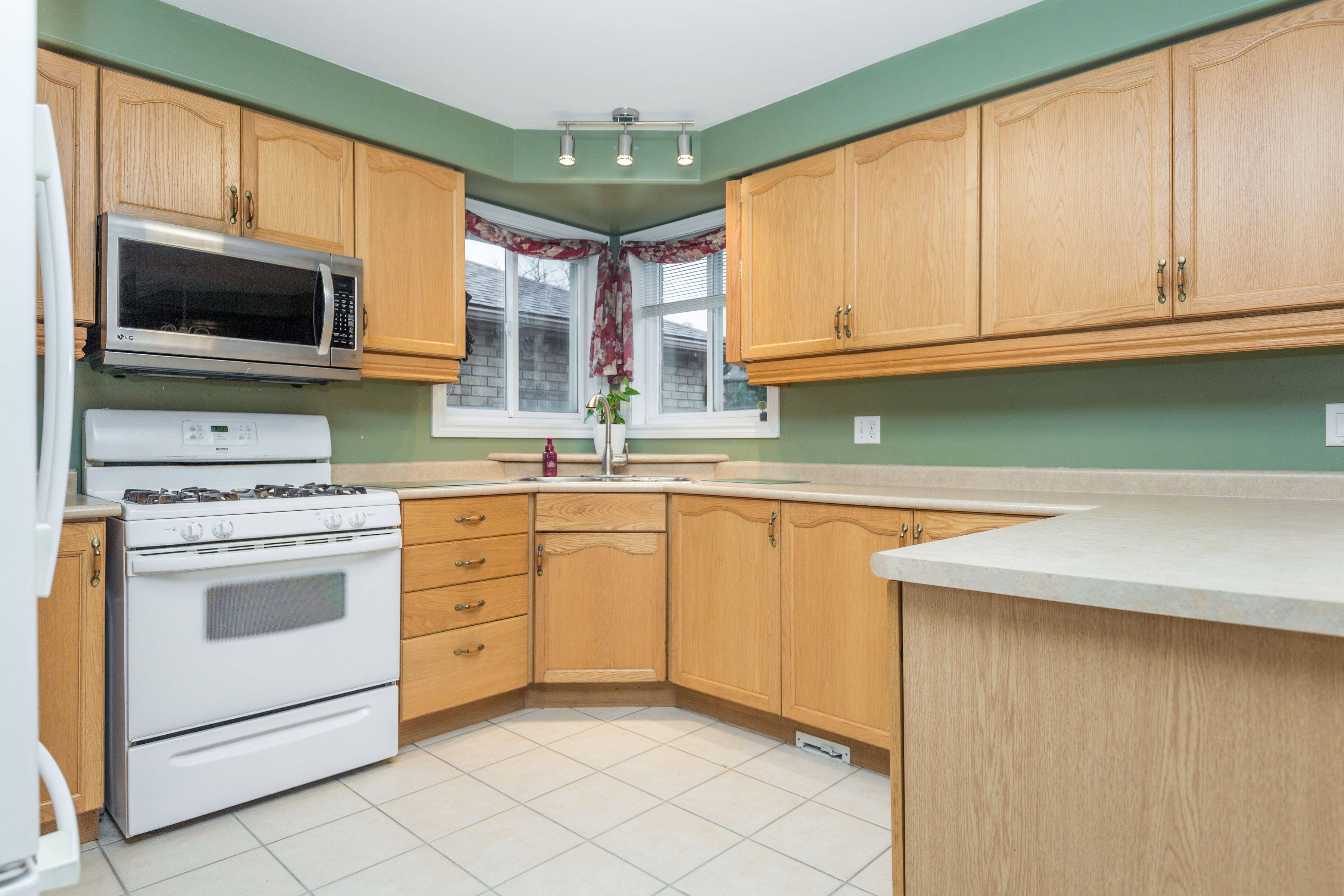 Barrie, ON L4N 0P7,188 Pringle DR