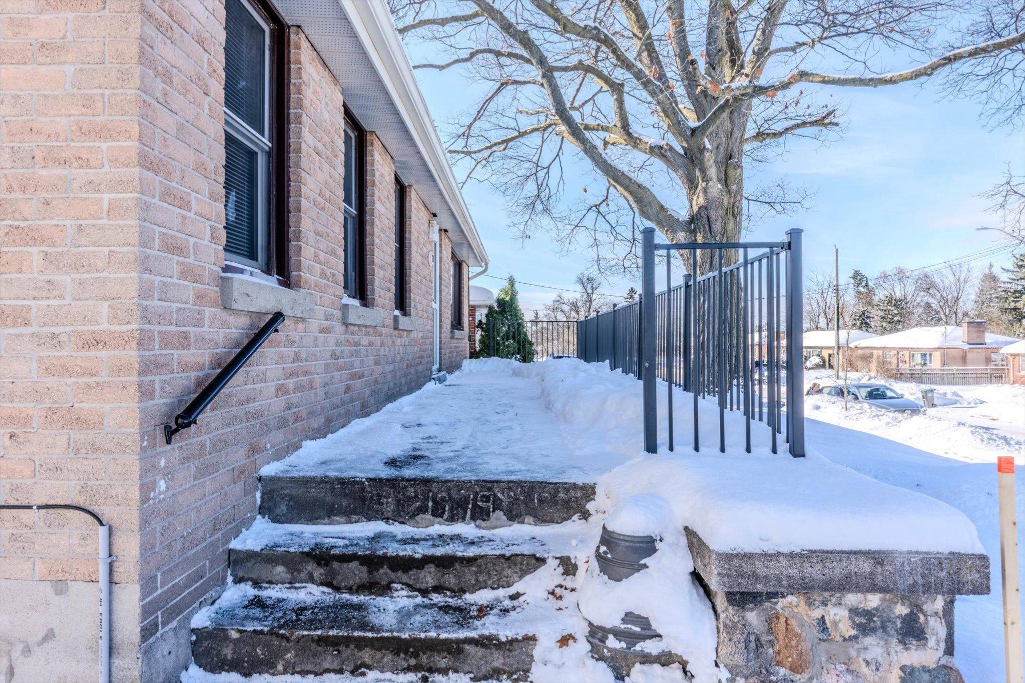 Barrie, ON L4M 2K7,23 Shannon ST #Unit A