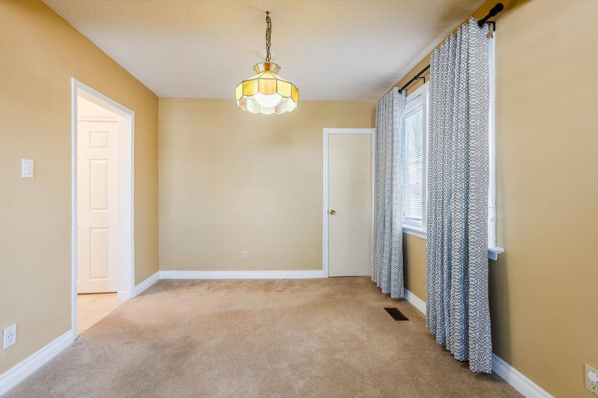 Barrie, ON L4M 2K7,23 Shannon ST #Unit A