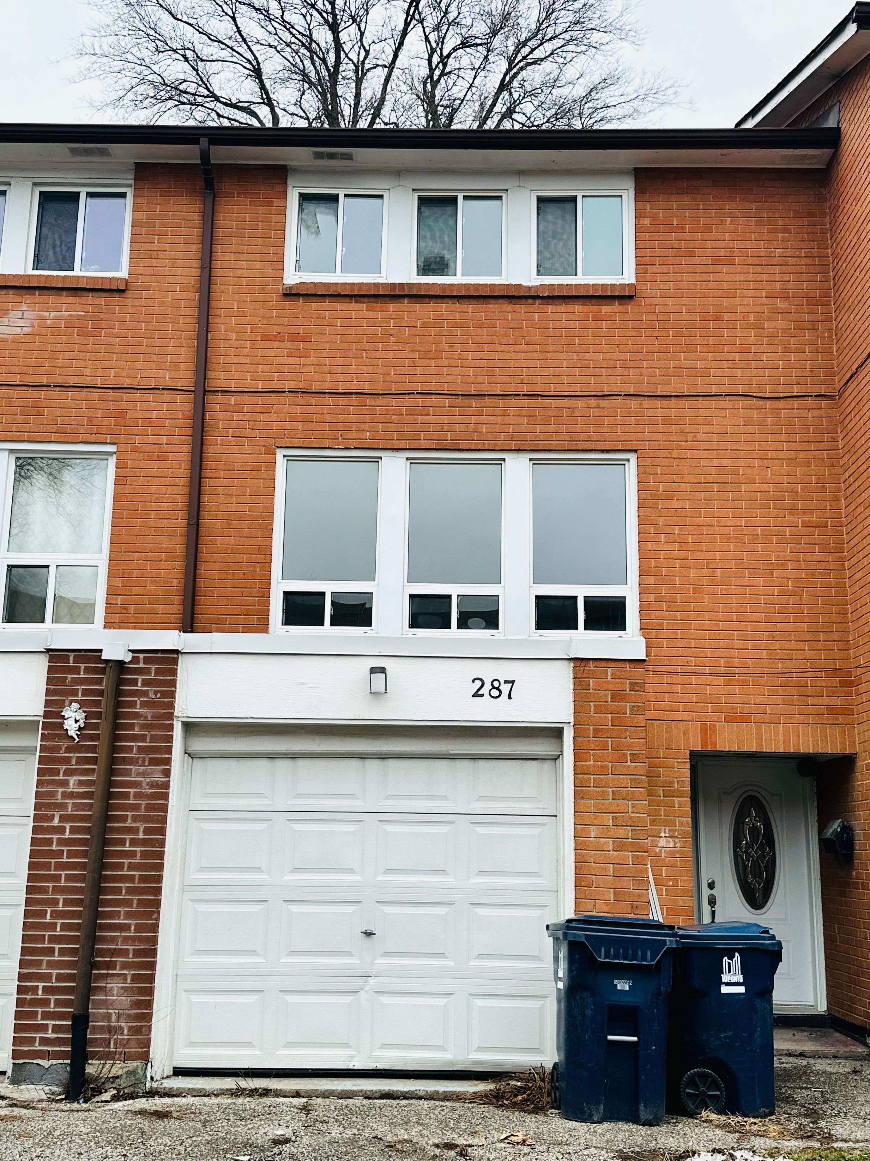 Toronto W10, ON M1B 1V6,1605 Albion RD #287