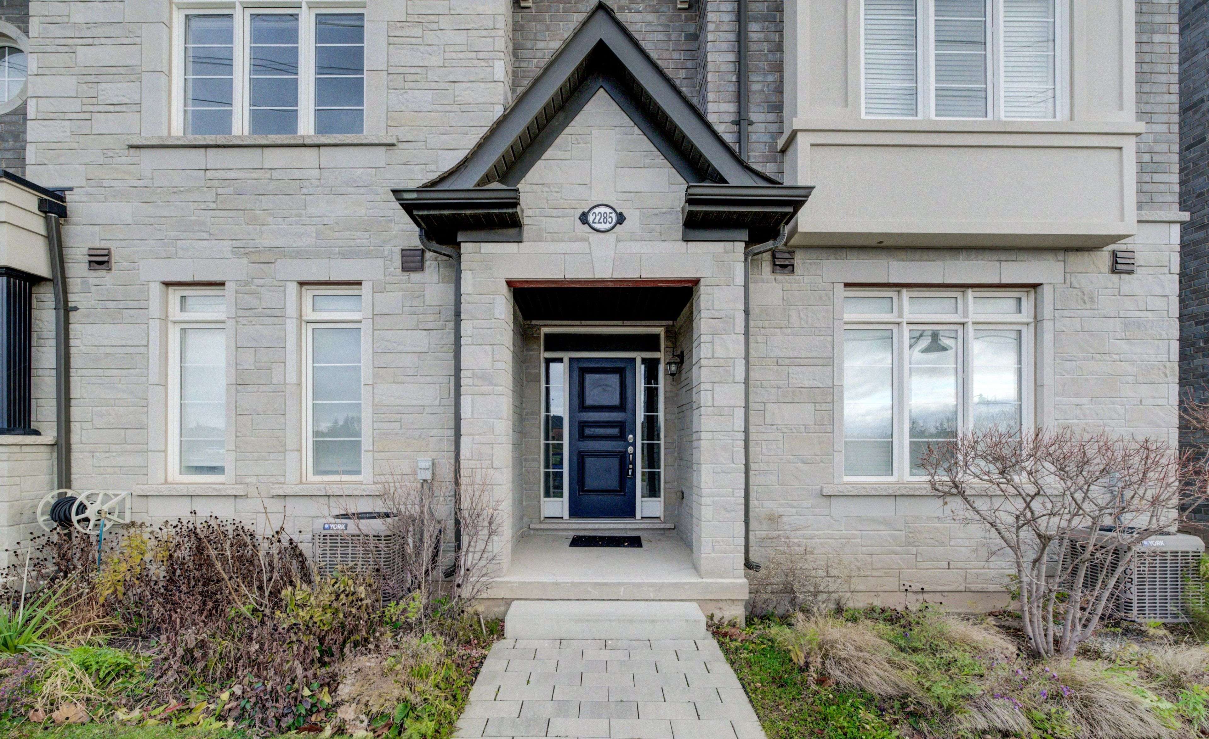 Oakville, ON L6M 1P4,2285 Khalsa Gate