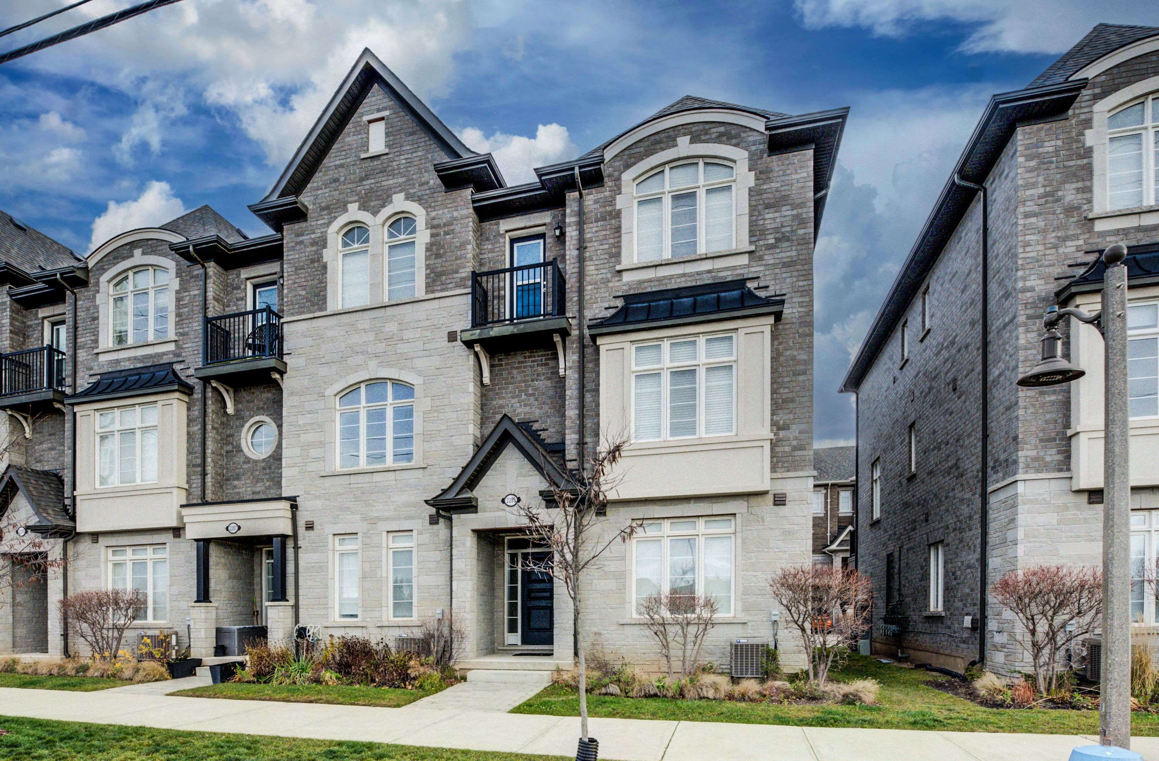Oakville, ON L6M 1P4,2285 Khalsa Gate