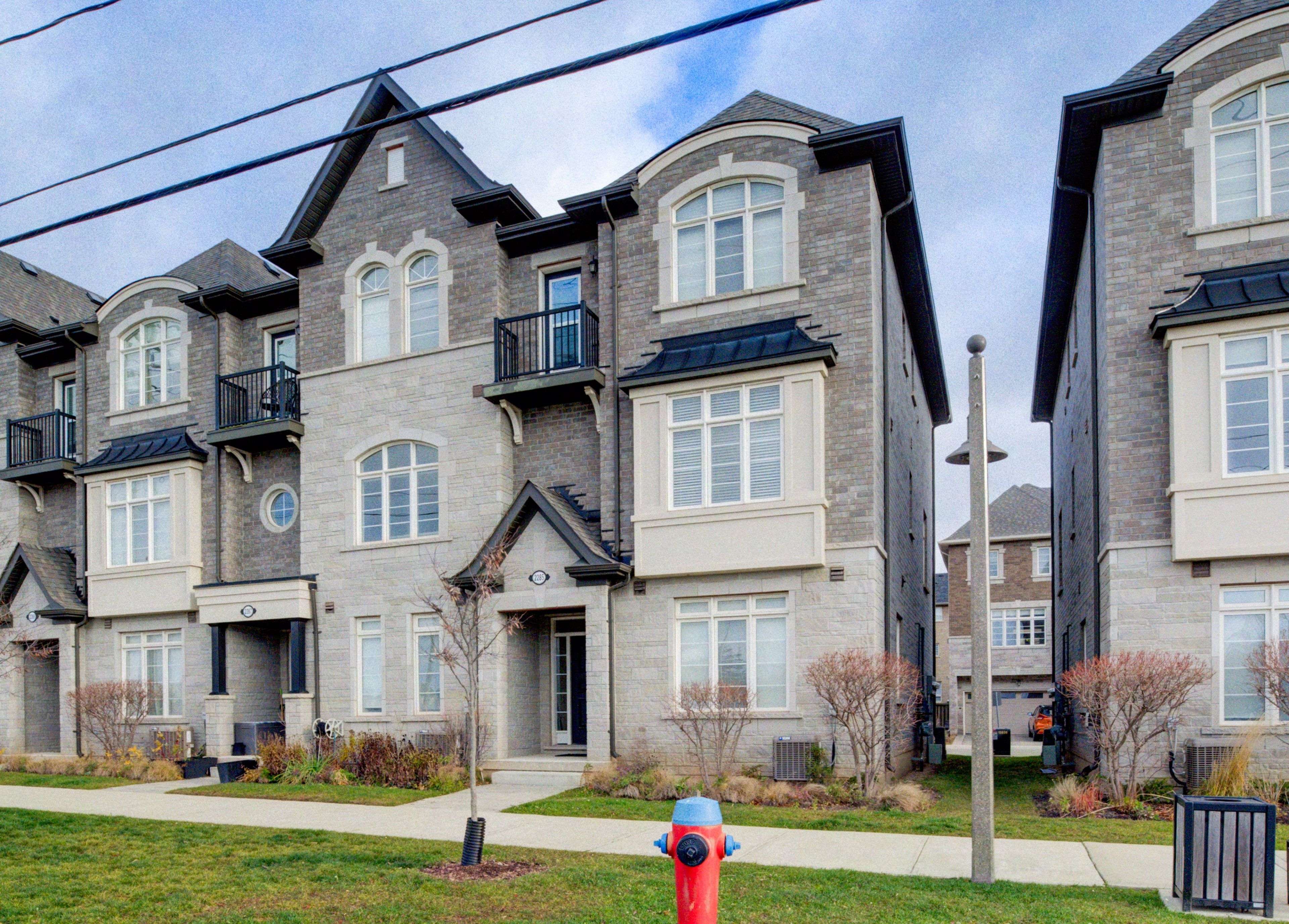 Oakville, ON L6M 1P4,2285 Khalsa Gate