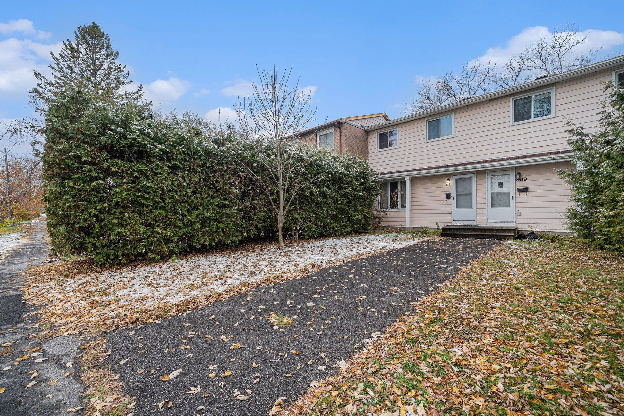 Mooneys Bay - Carleton Heights And Area, ON K2C 0J8,909 Greenbriar AVE