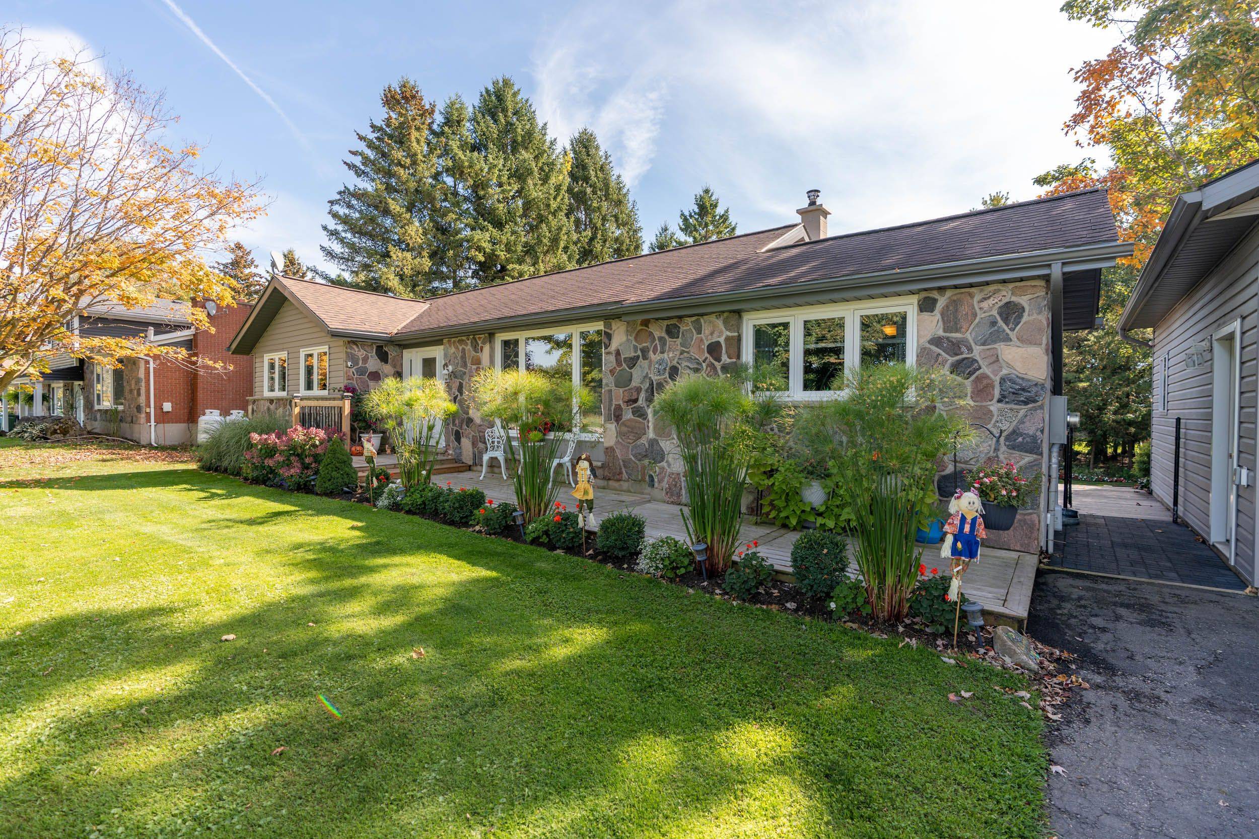 Chatsworth, ON N0H 2N0,21532 Grey 16 RD